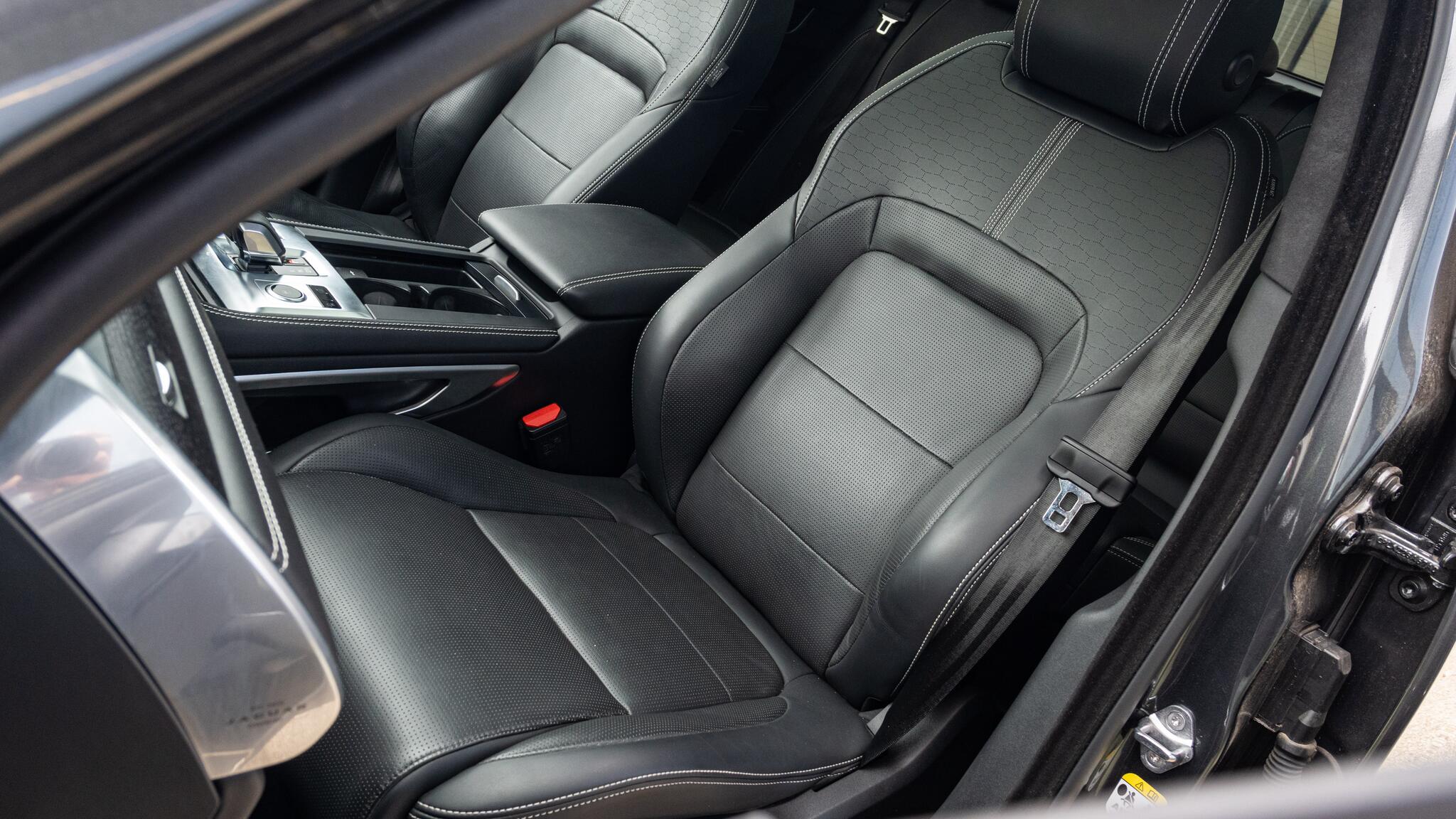 Jaguar F-Pace view 64