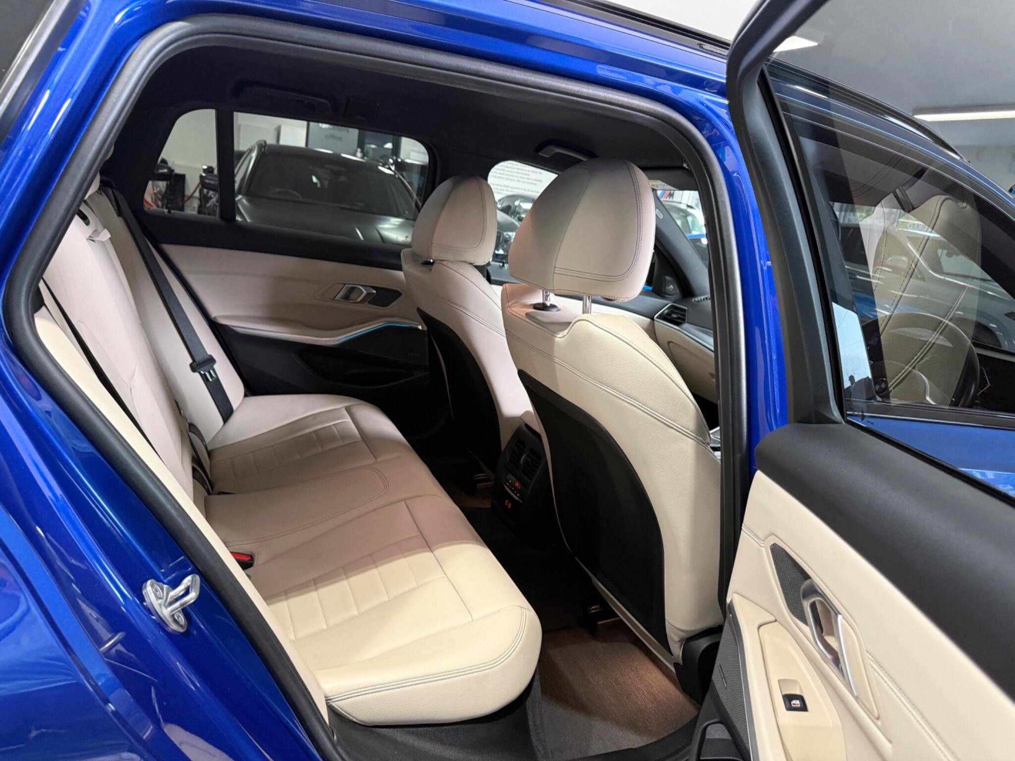 BMW 3 Series view 42