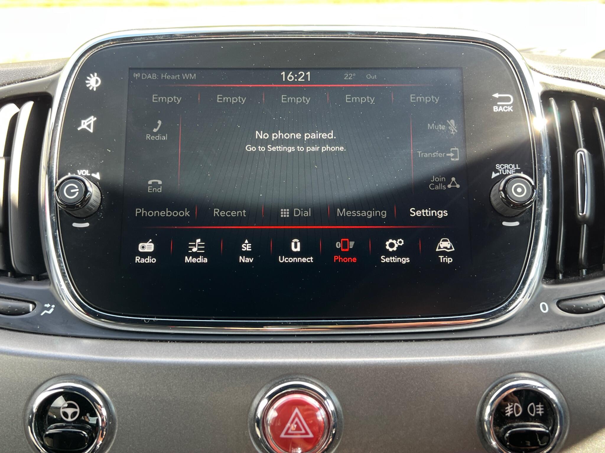 2016 Fiat 500 image 33