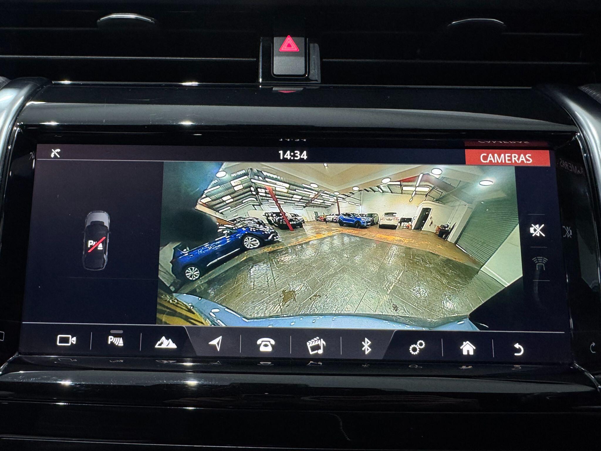 Land Rover Discovery Sport view 37