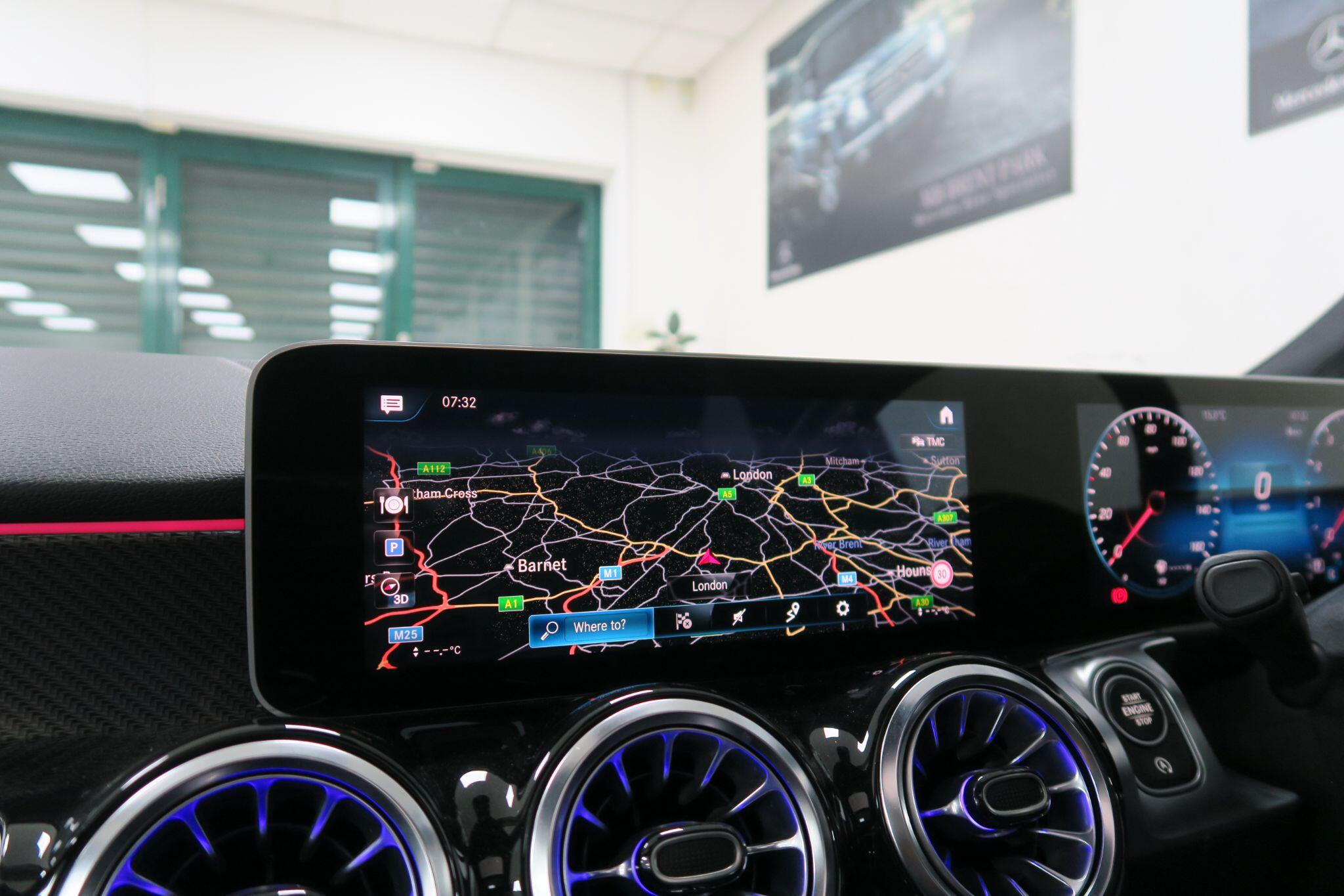 Mercedes-Benz GLB view 15