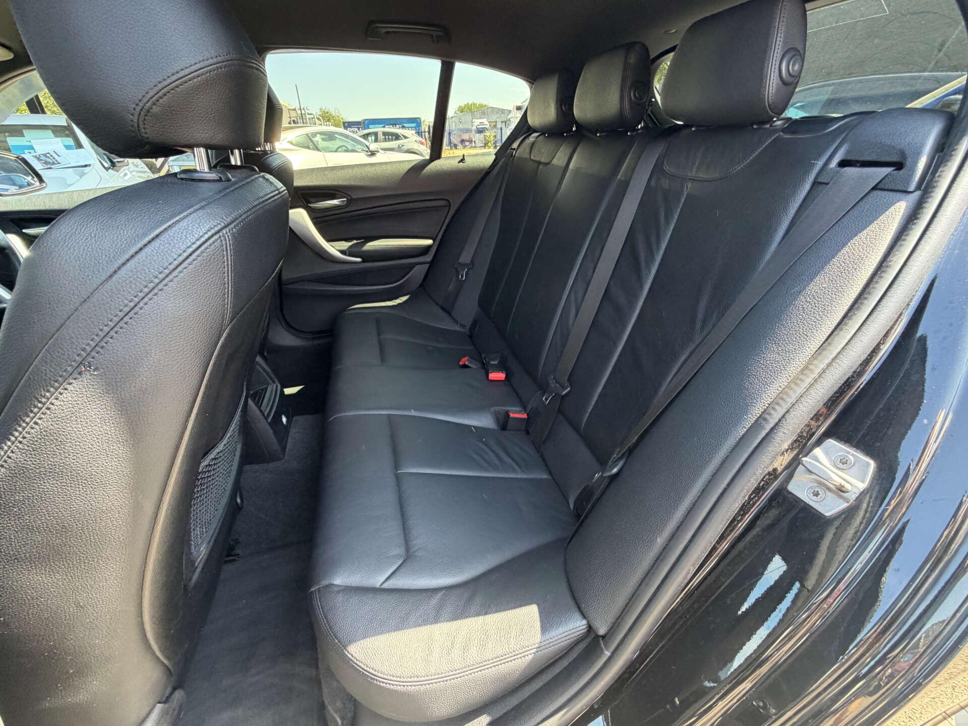 BMW 1 Series view 26