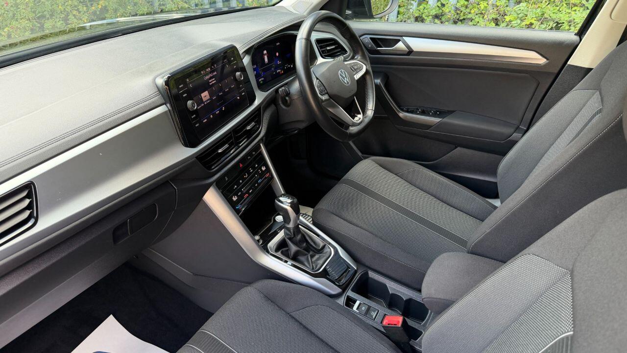 Volkswagen T-Roc view 8