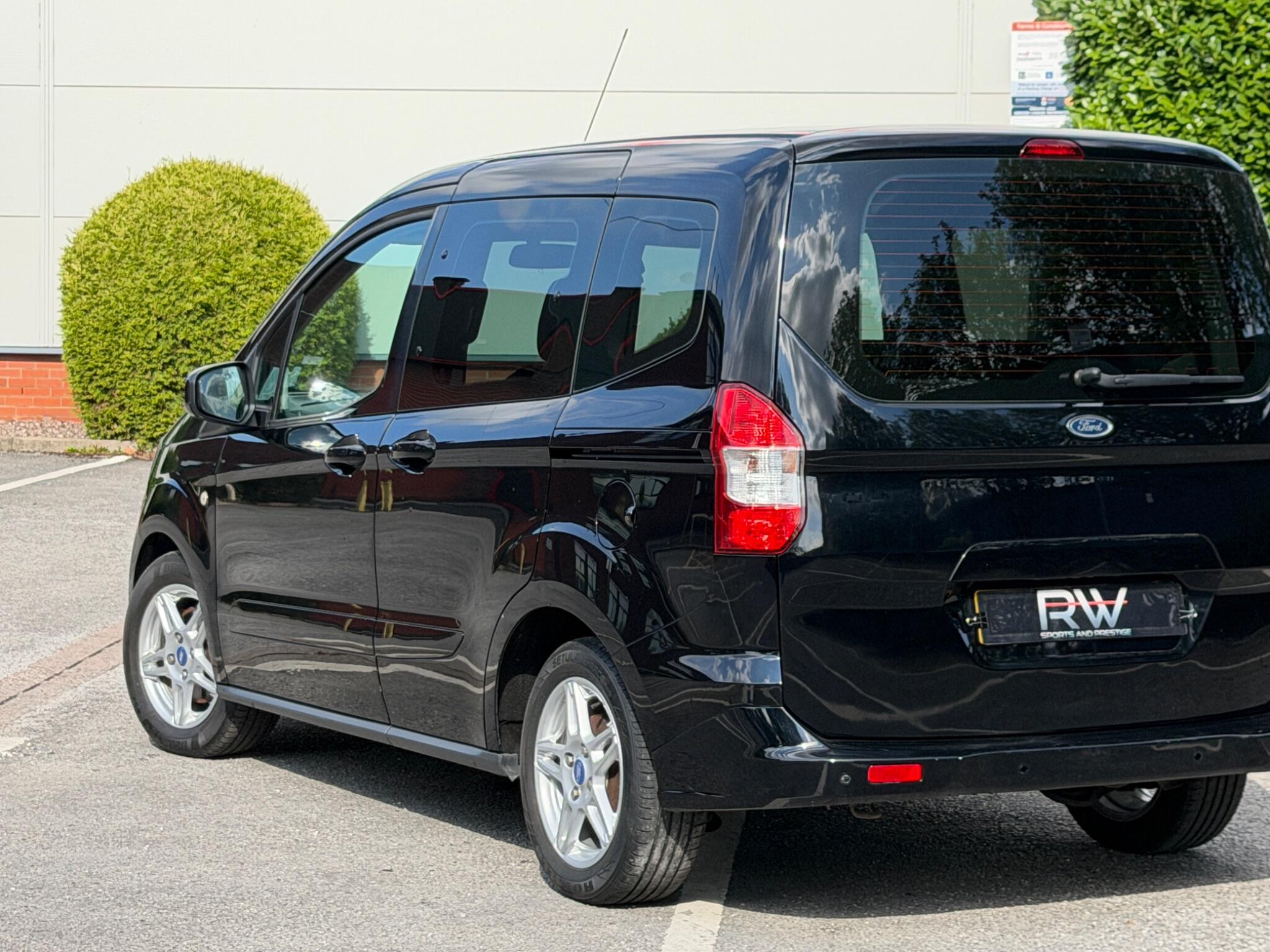 Ford Tourneo Courier view 36