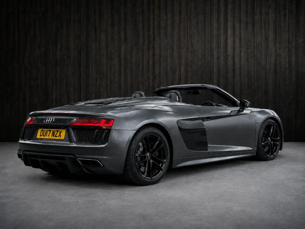 Audi R8 view 14