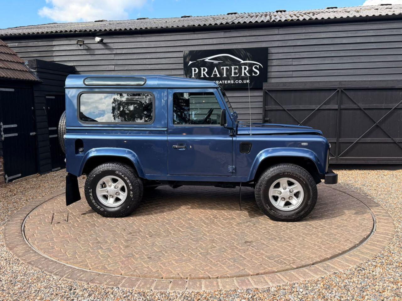 Land Rover Defender view 5