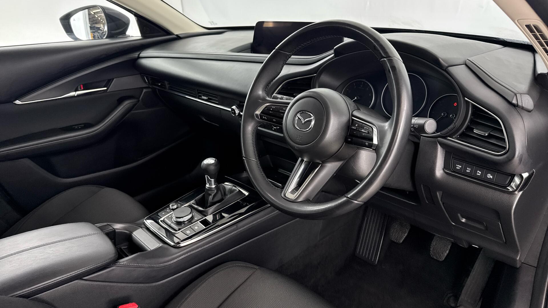 Mazda CX-30 view 9