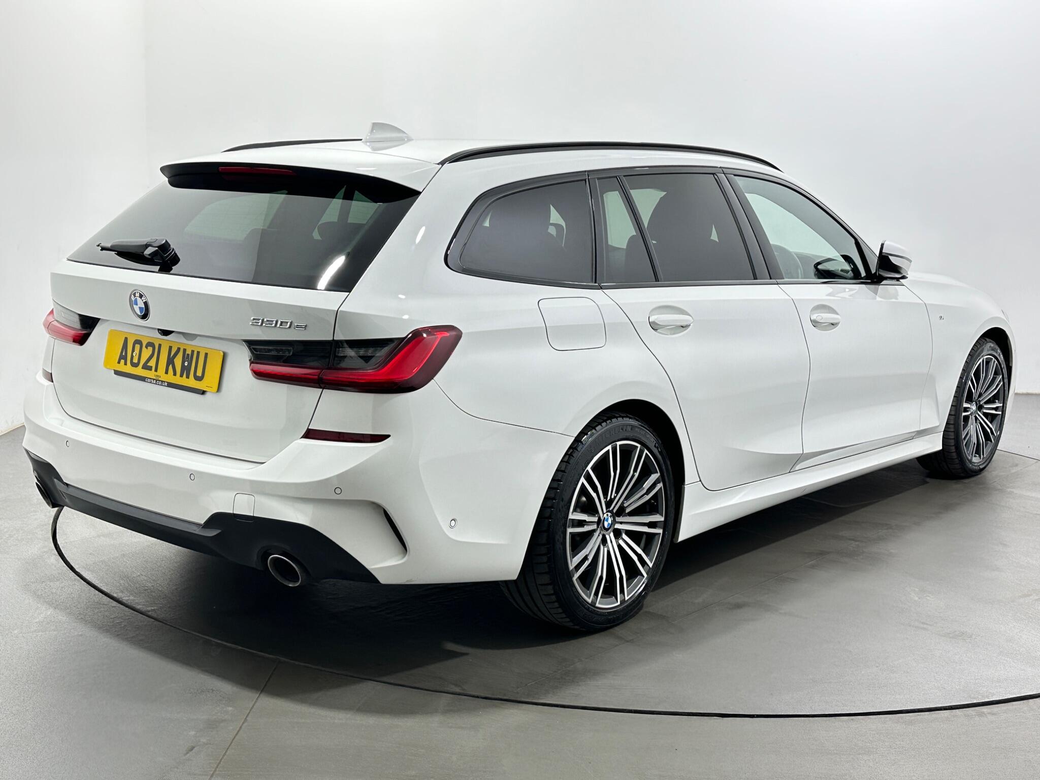BMW 3 Series view 8
