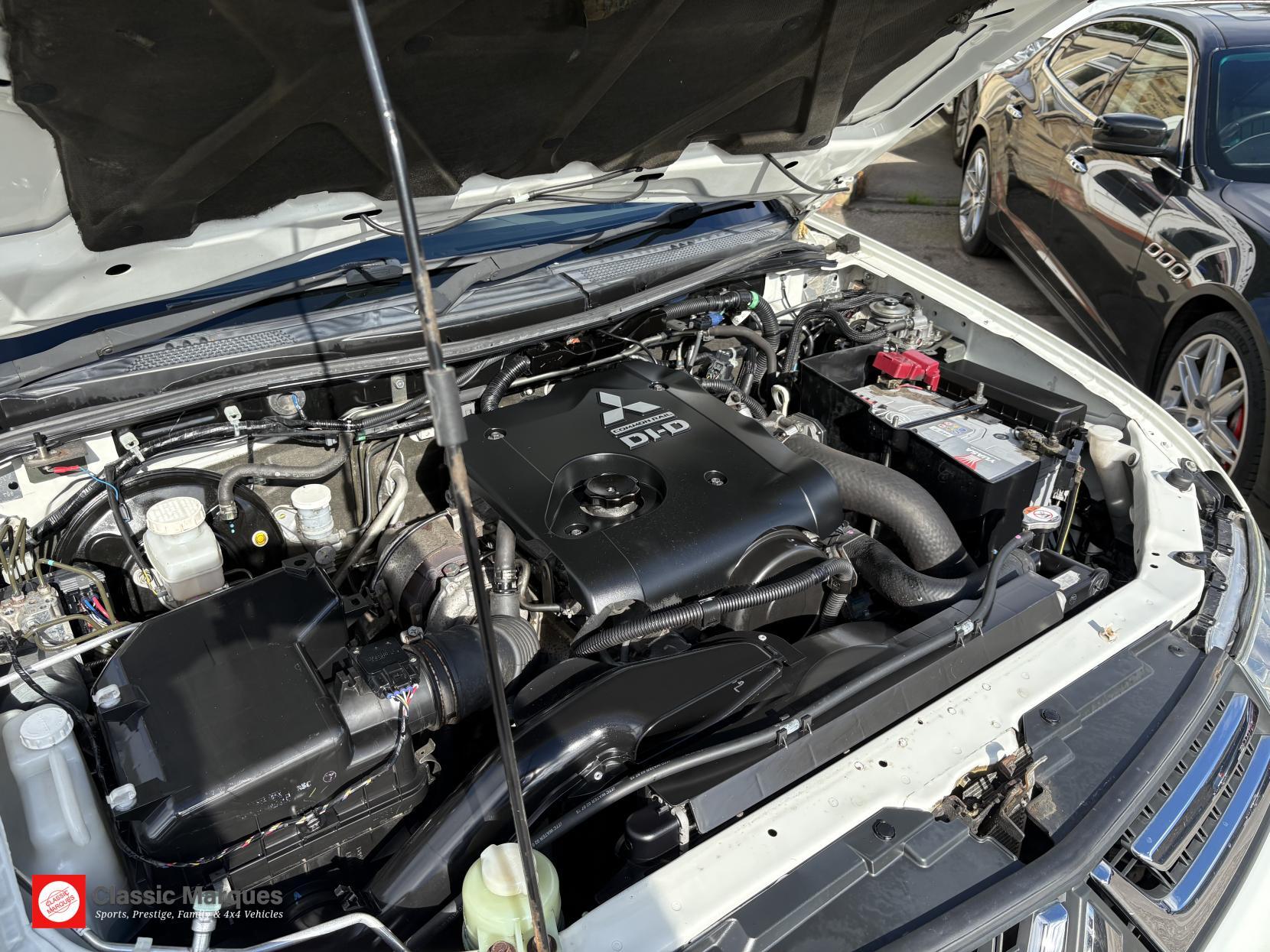 Mitsubishi L200 view 45