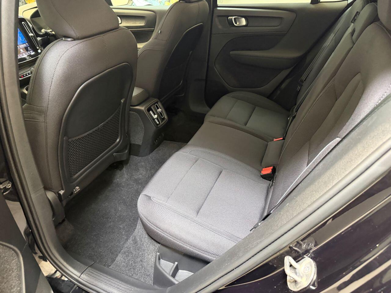 Volvo C40 view 25