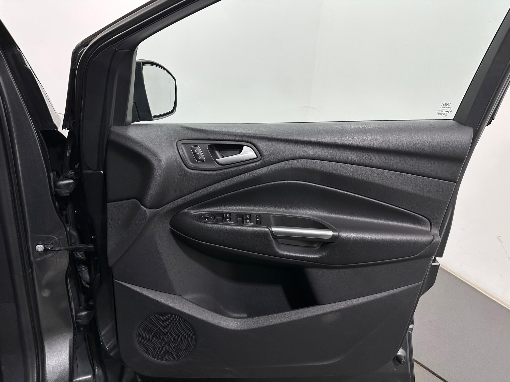 Ford Kuga view 32