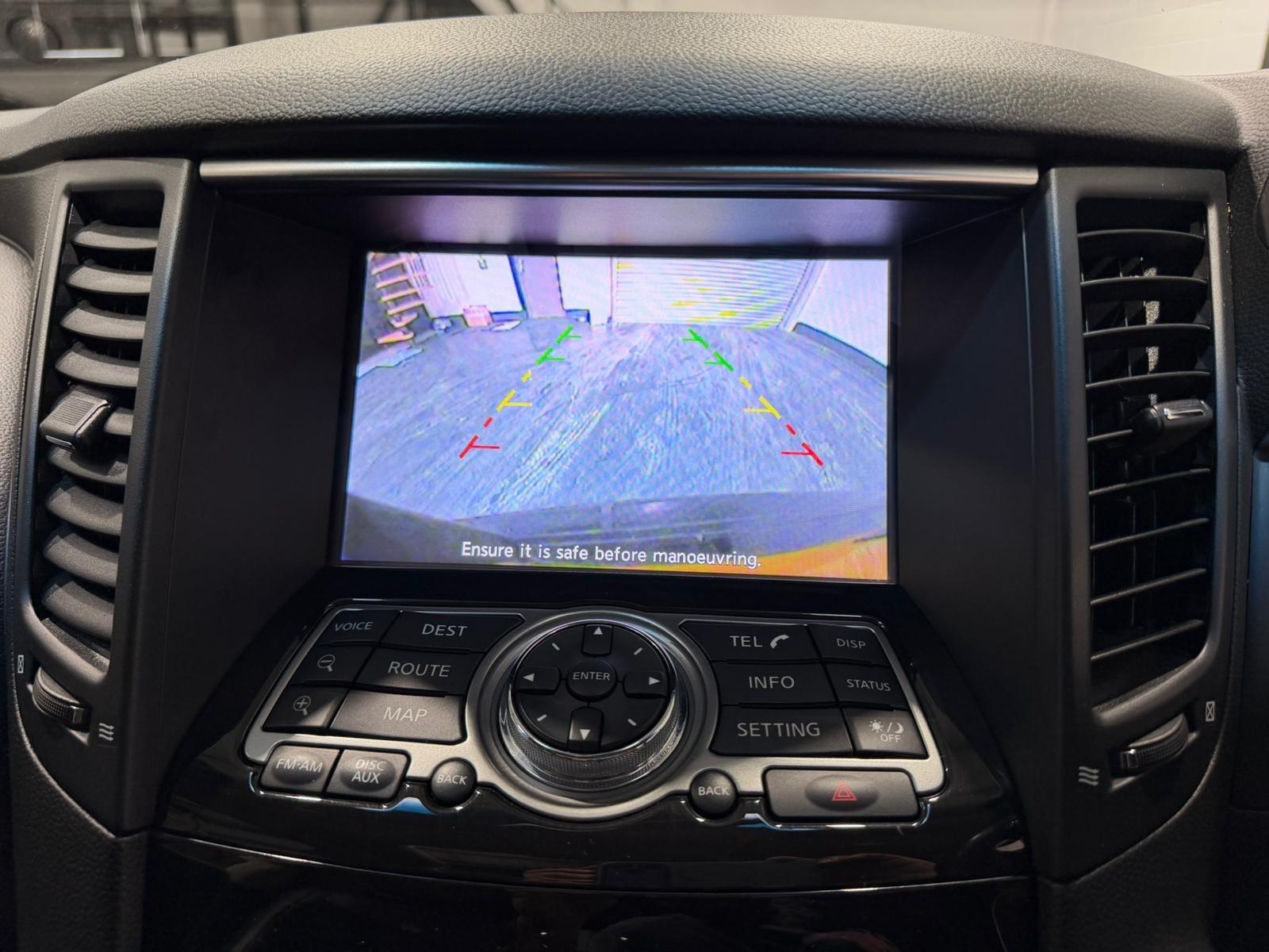 Infiniti QX70 view 29
