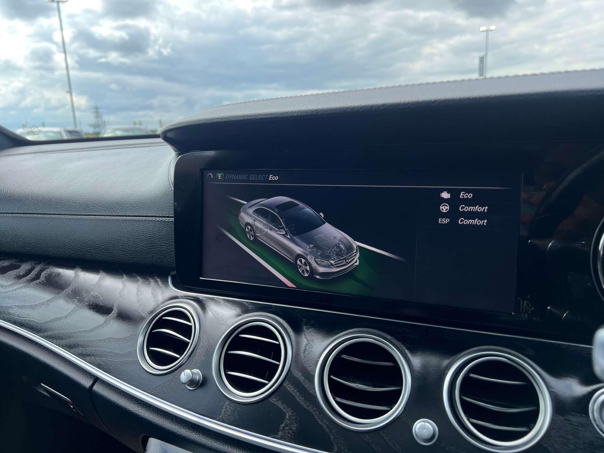 Mercedes-Benz E-Class view 29