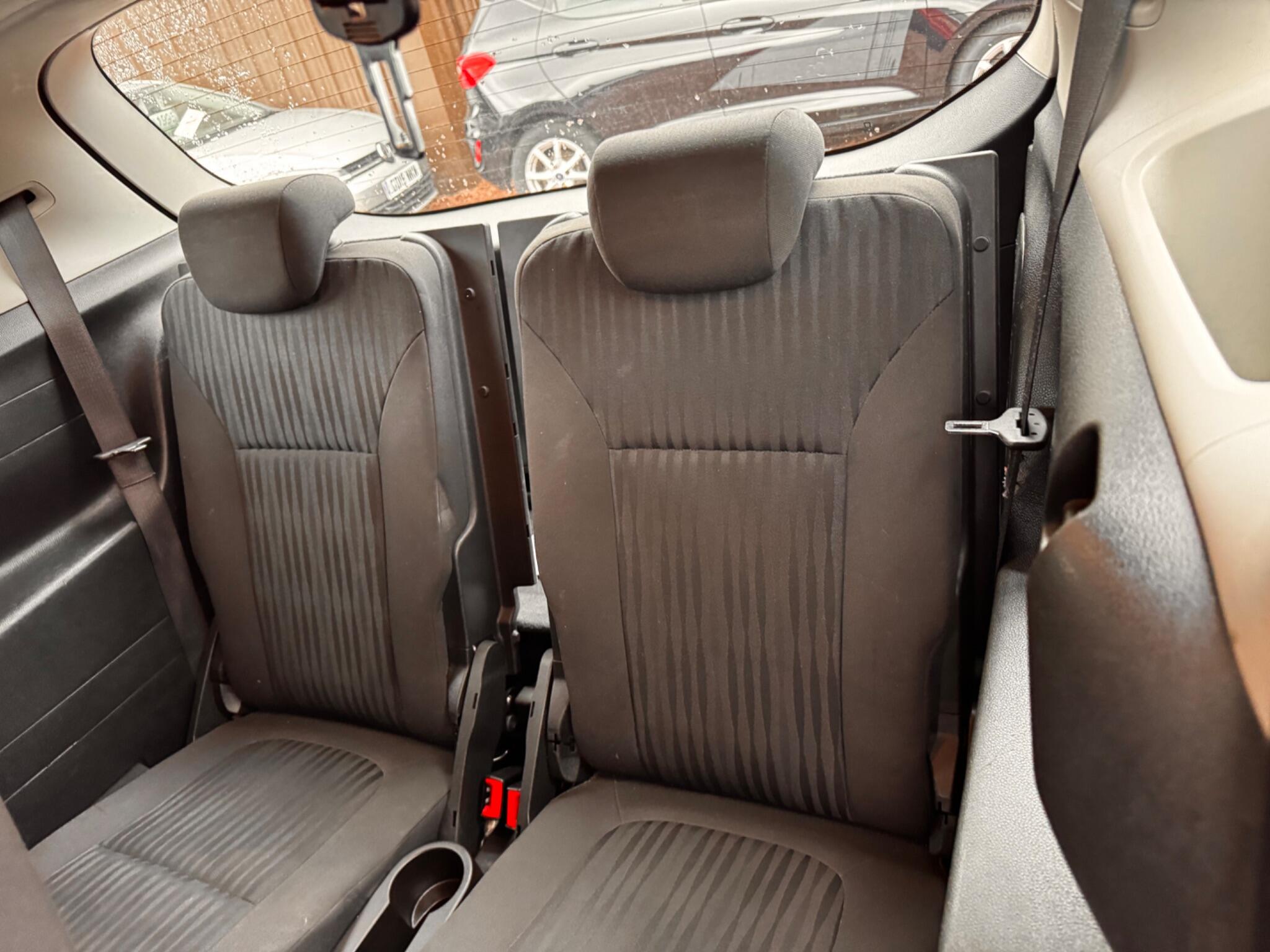 Vauxhall Zafira Tourer view 18