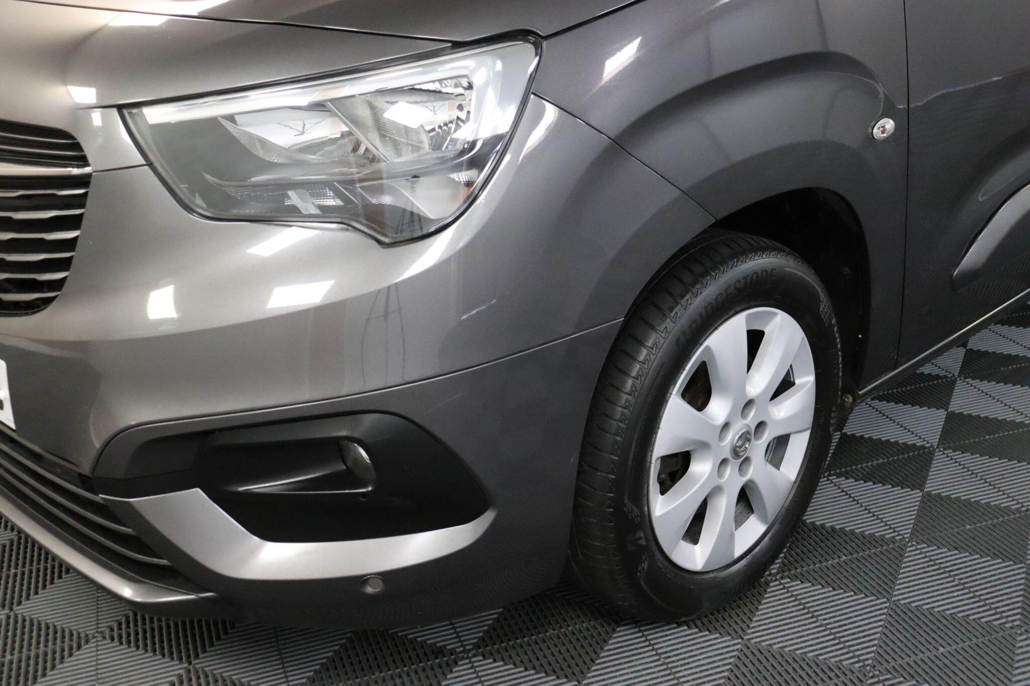 Vauxhall Combo Life view 31