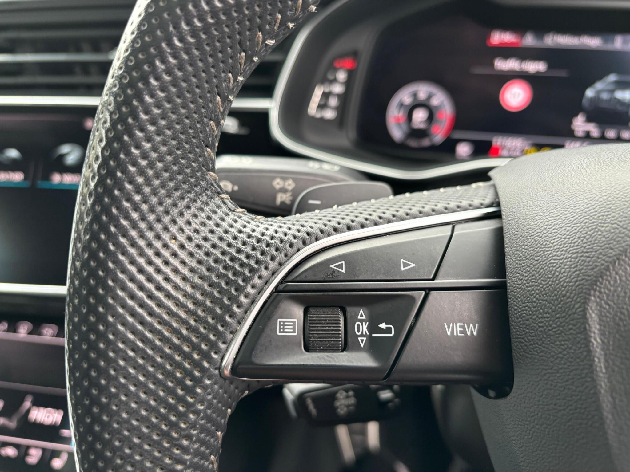 Audi Q8 view 26