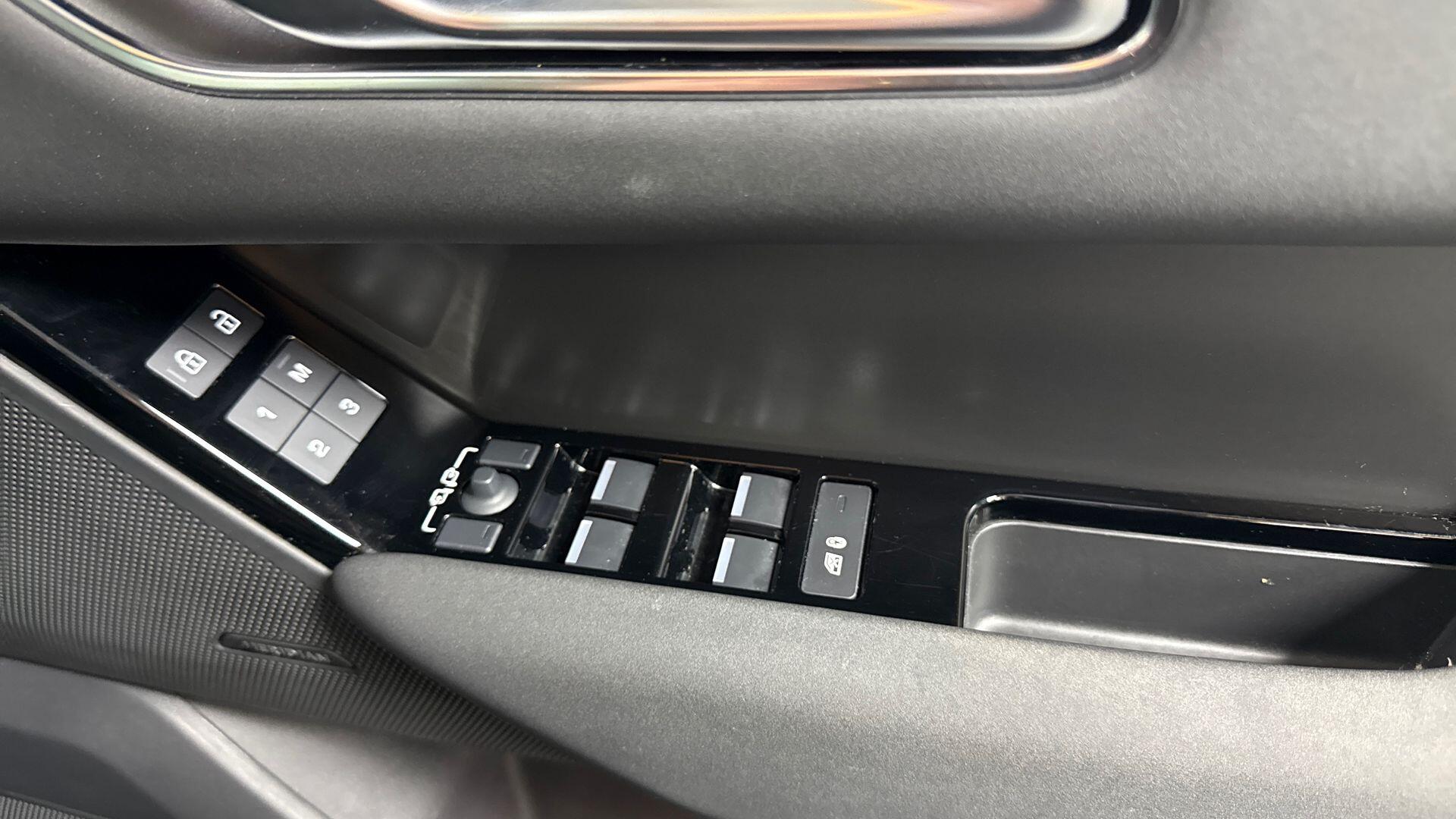 Land Rover Range Rover Velar view 23