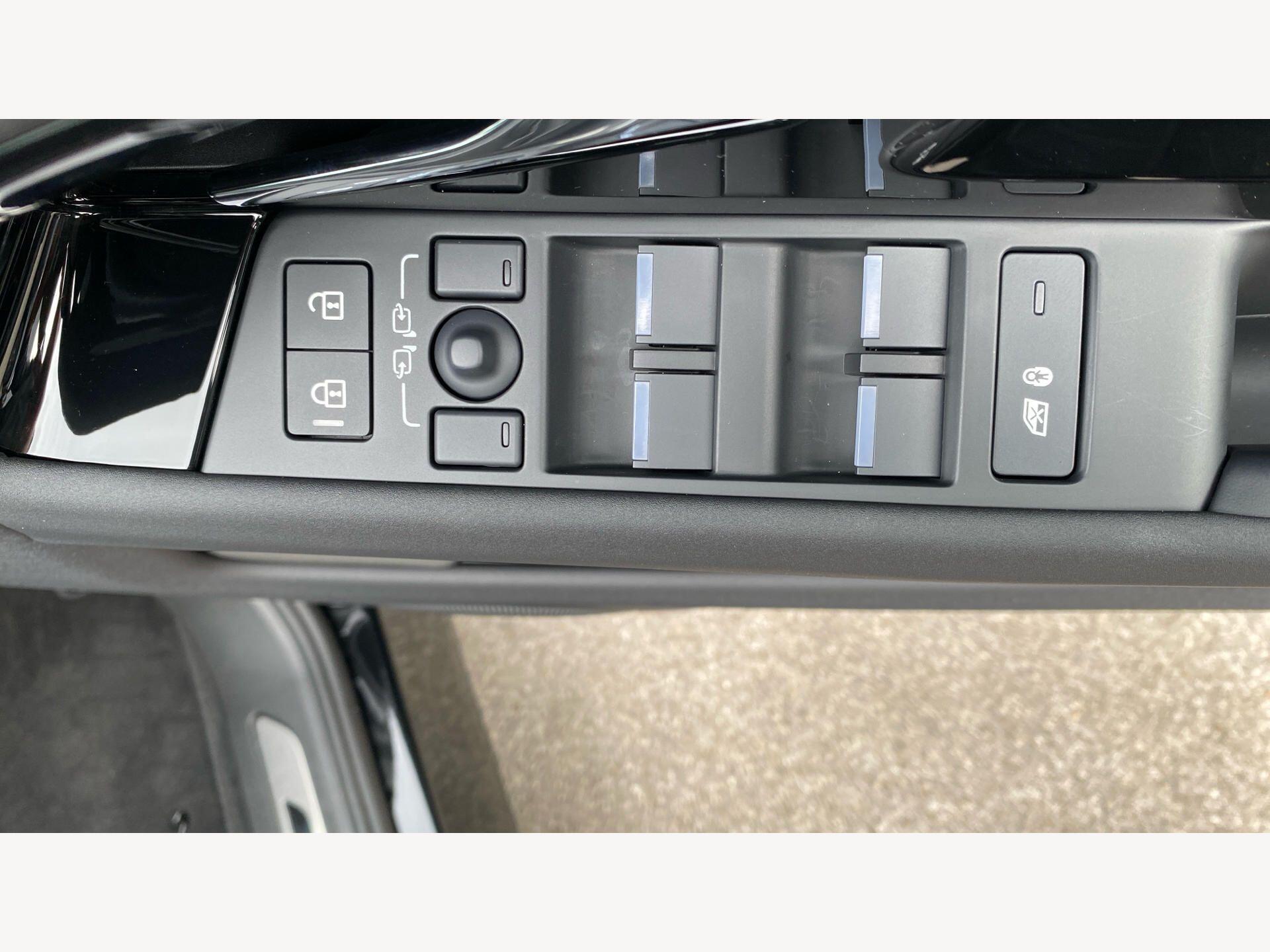 Land Rover Range Rover Evoque view 26