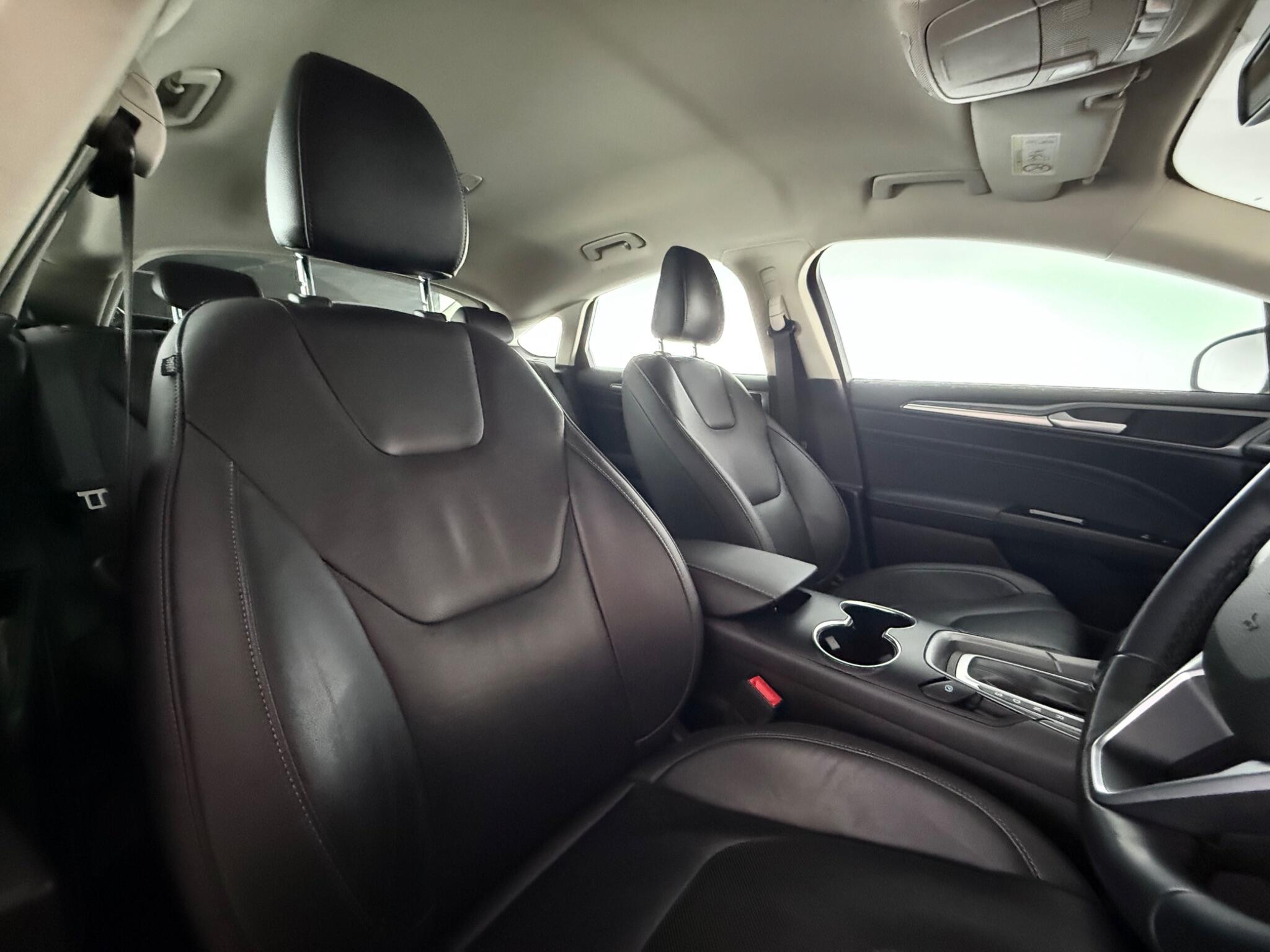 Ford Mondeo view 31