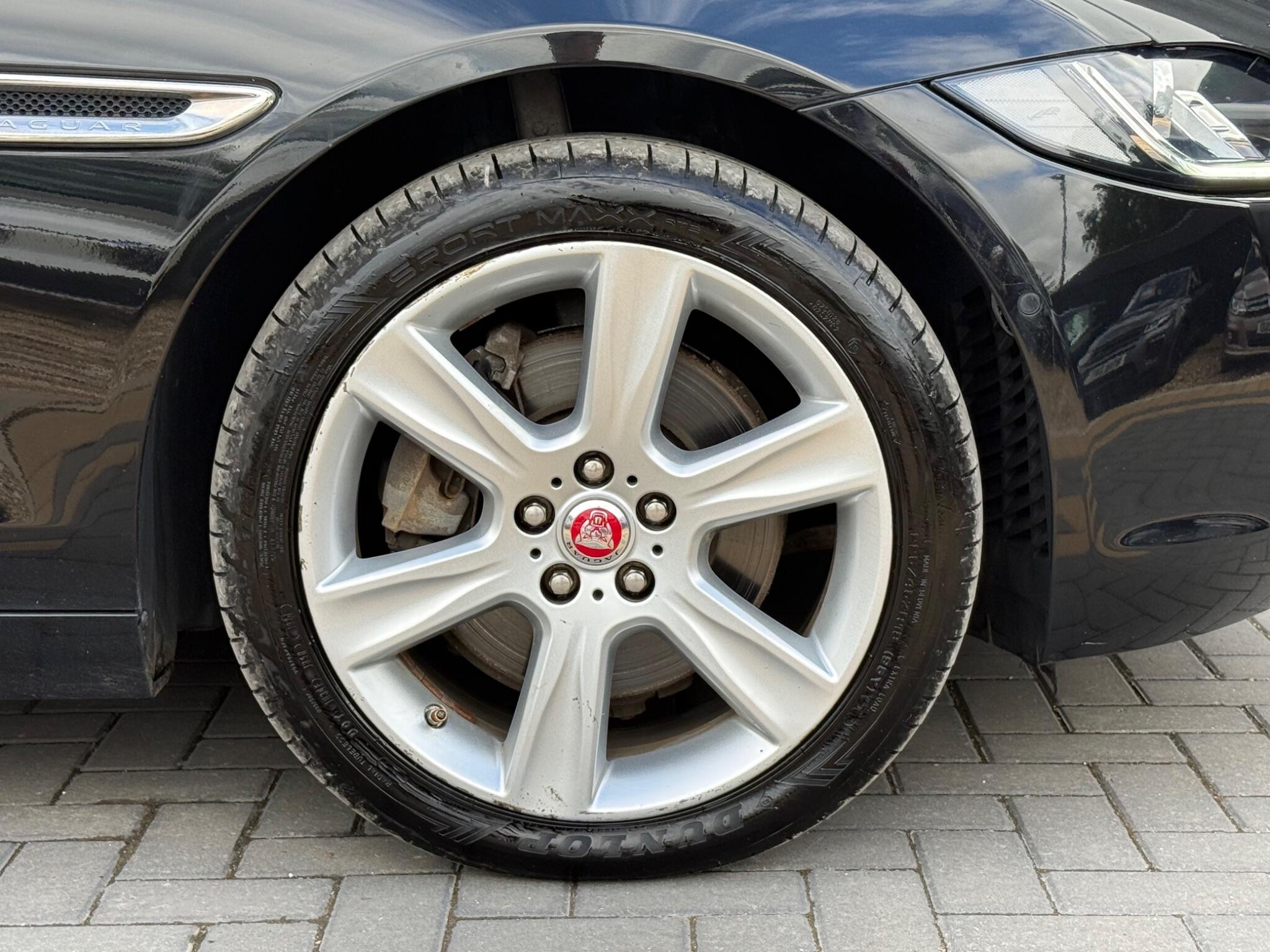 Jaguar Xe view 11