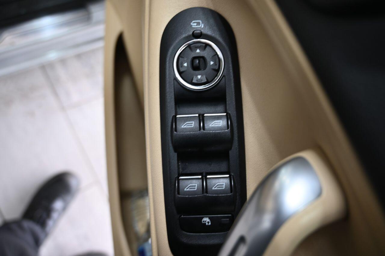 Ford Galaxy view 39