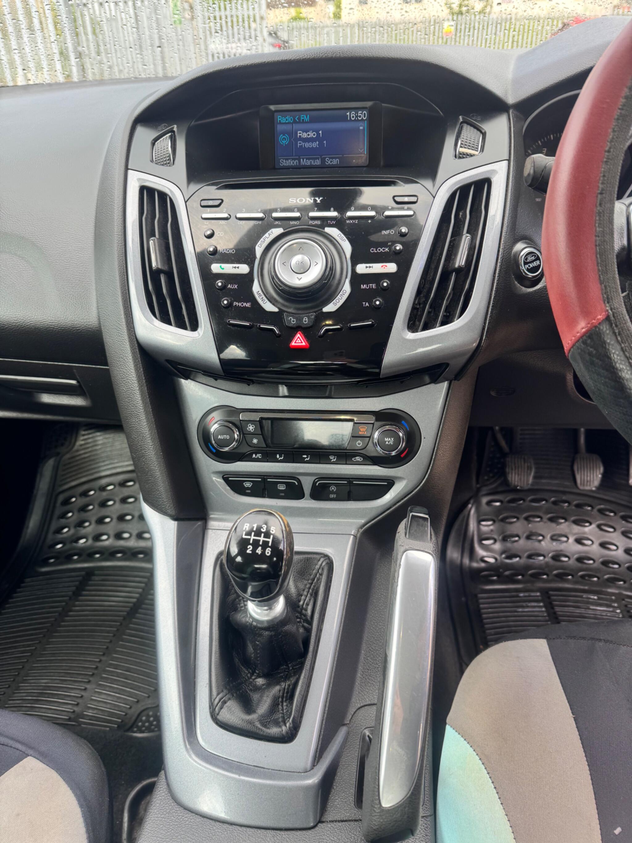 Ford Focus view 22