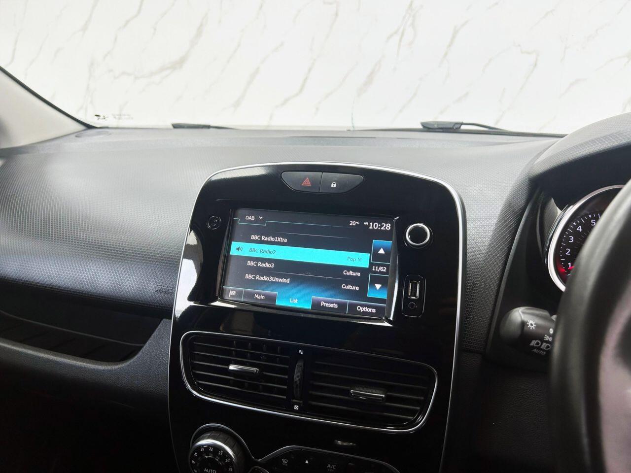 Renault Clio view 16