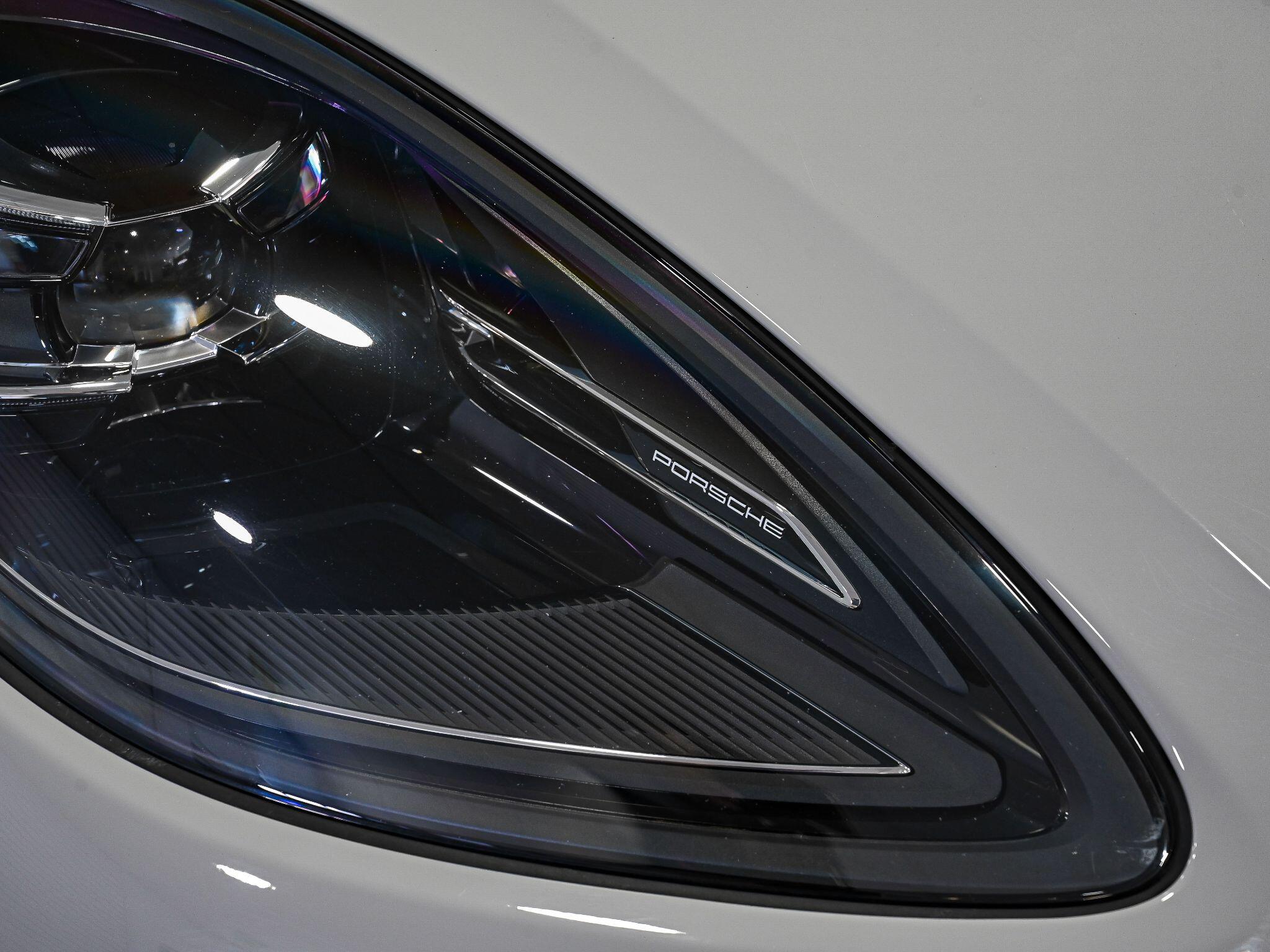 Porsche Macan view 19