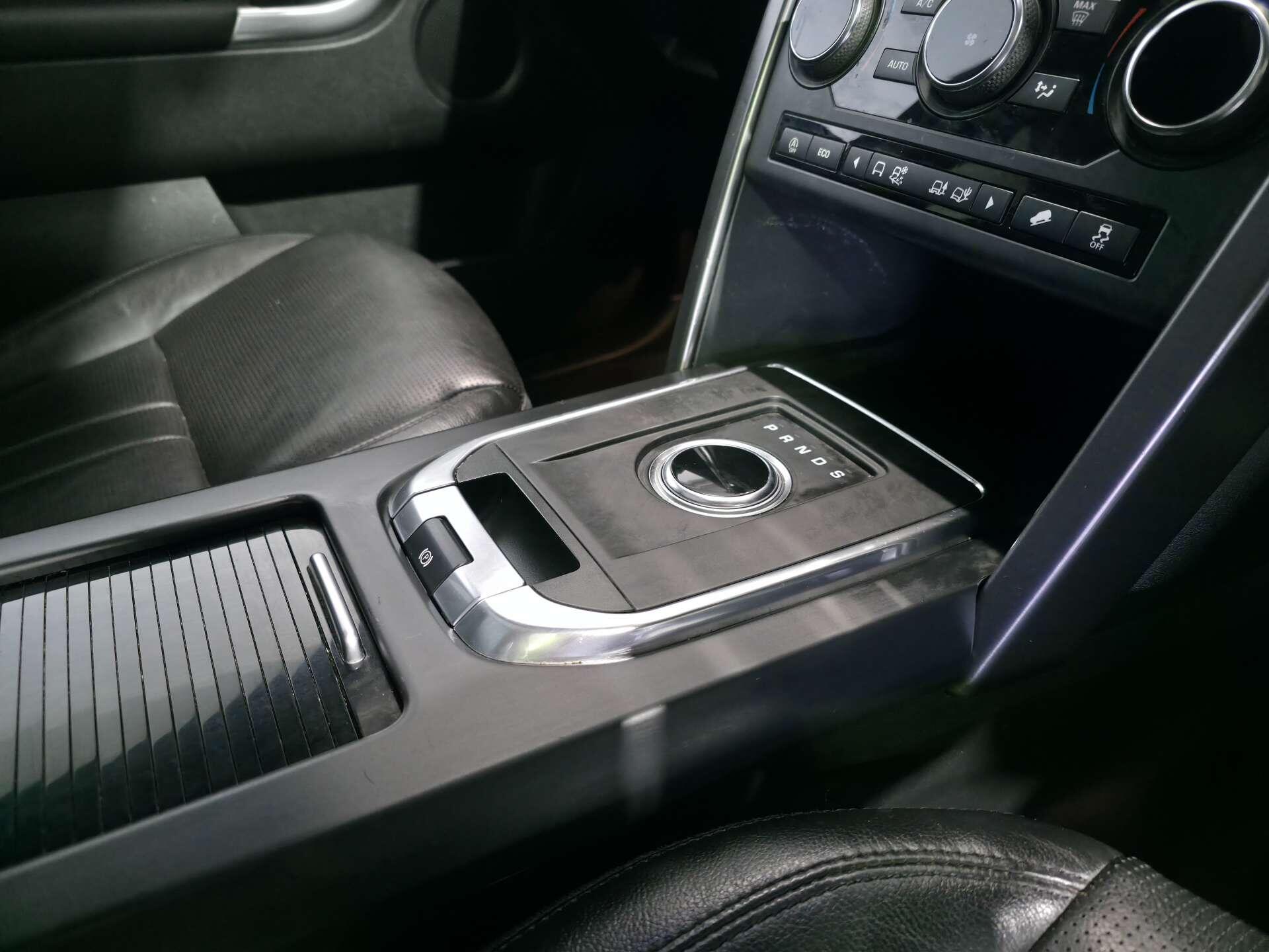 Land Rover Discovery Sport view 12