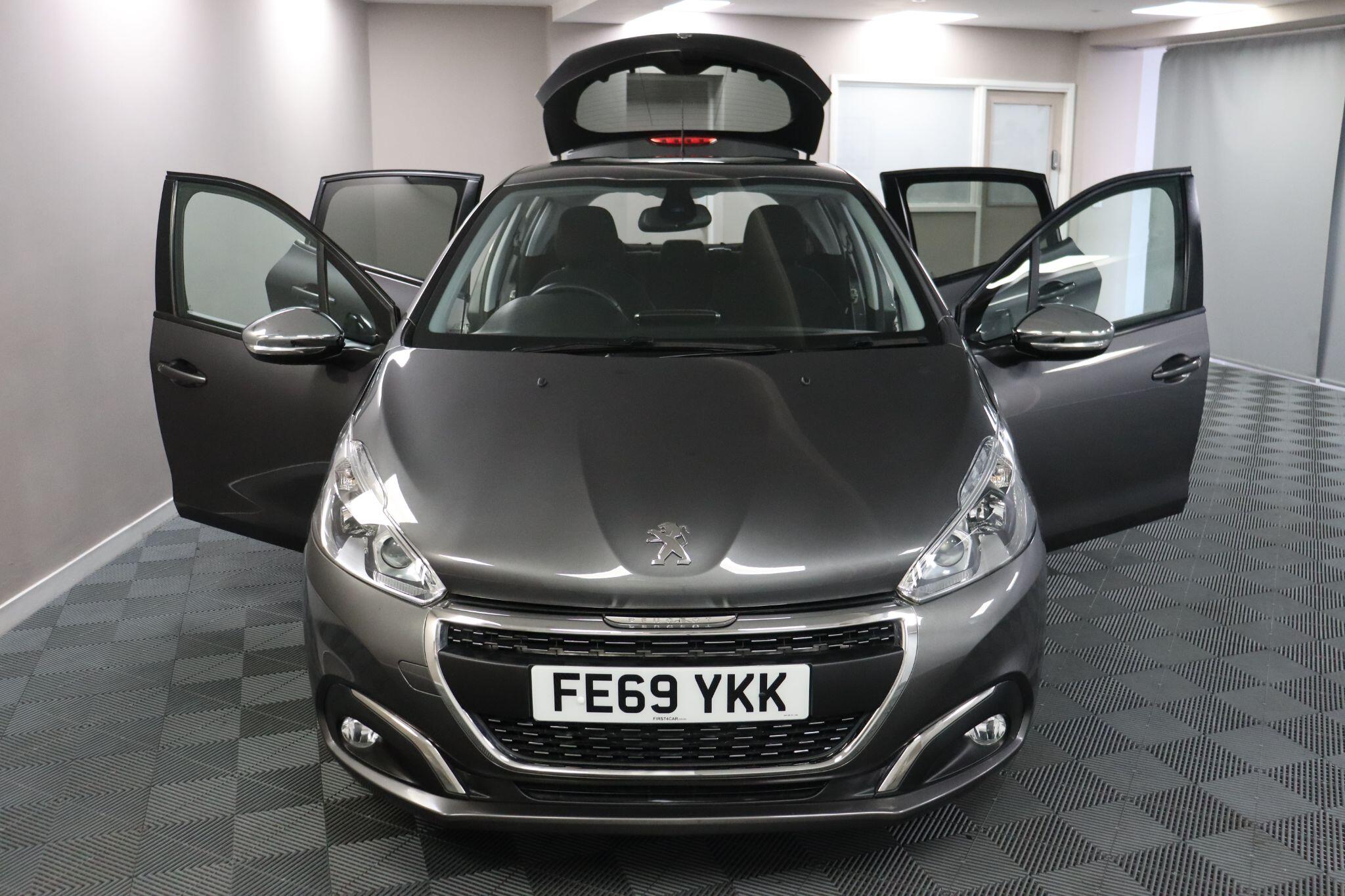 Peugeot 208 view 7