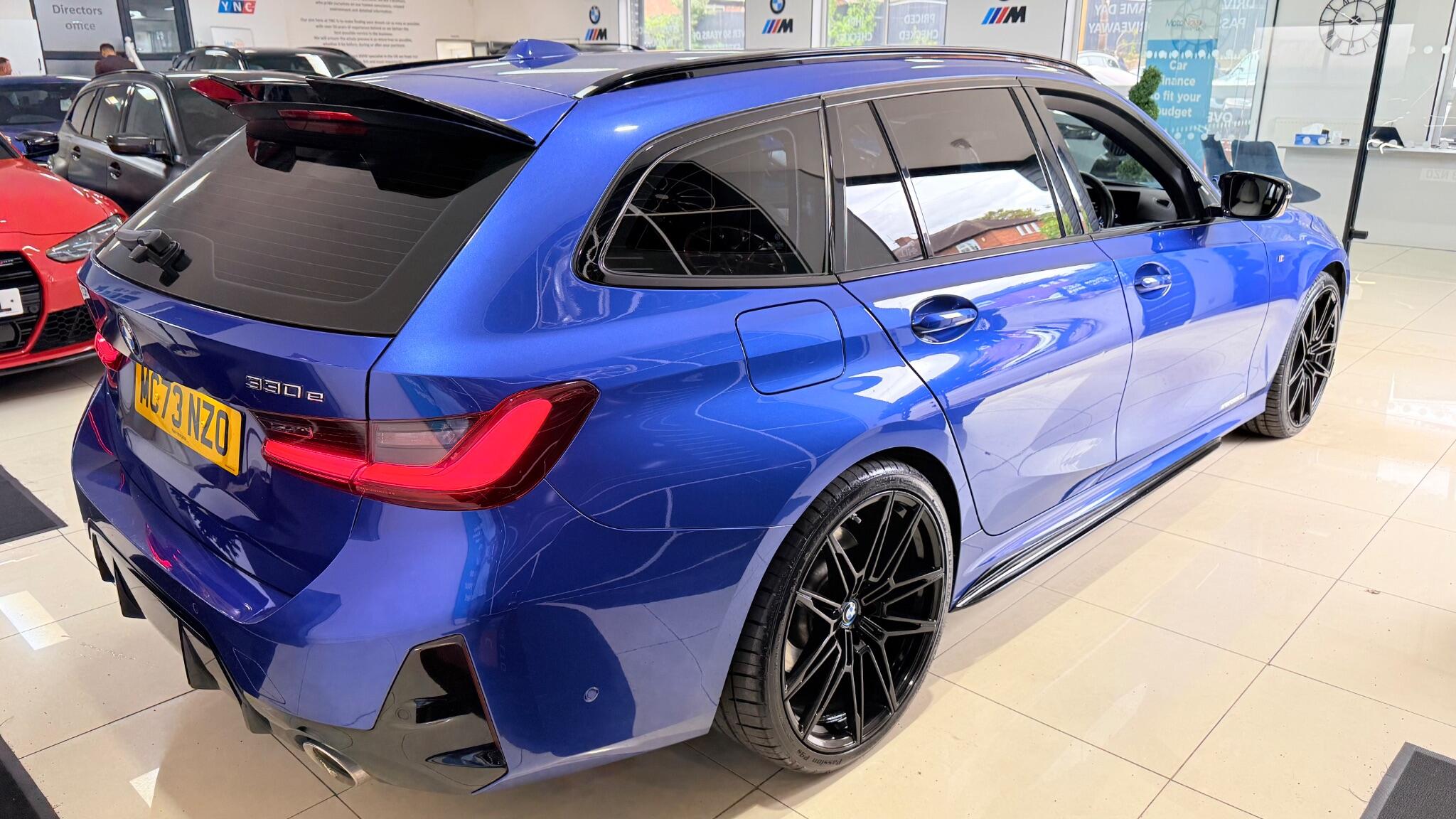 BMW 3 Series view 8