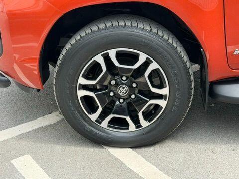 Toyota Hilux view 33