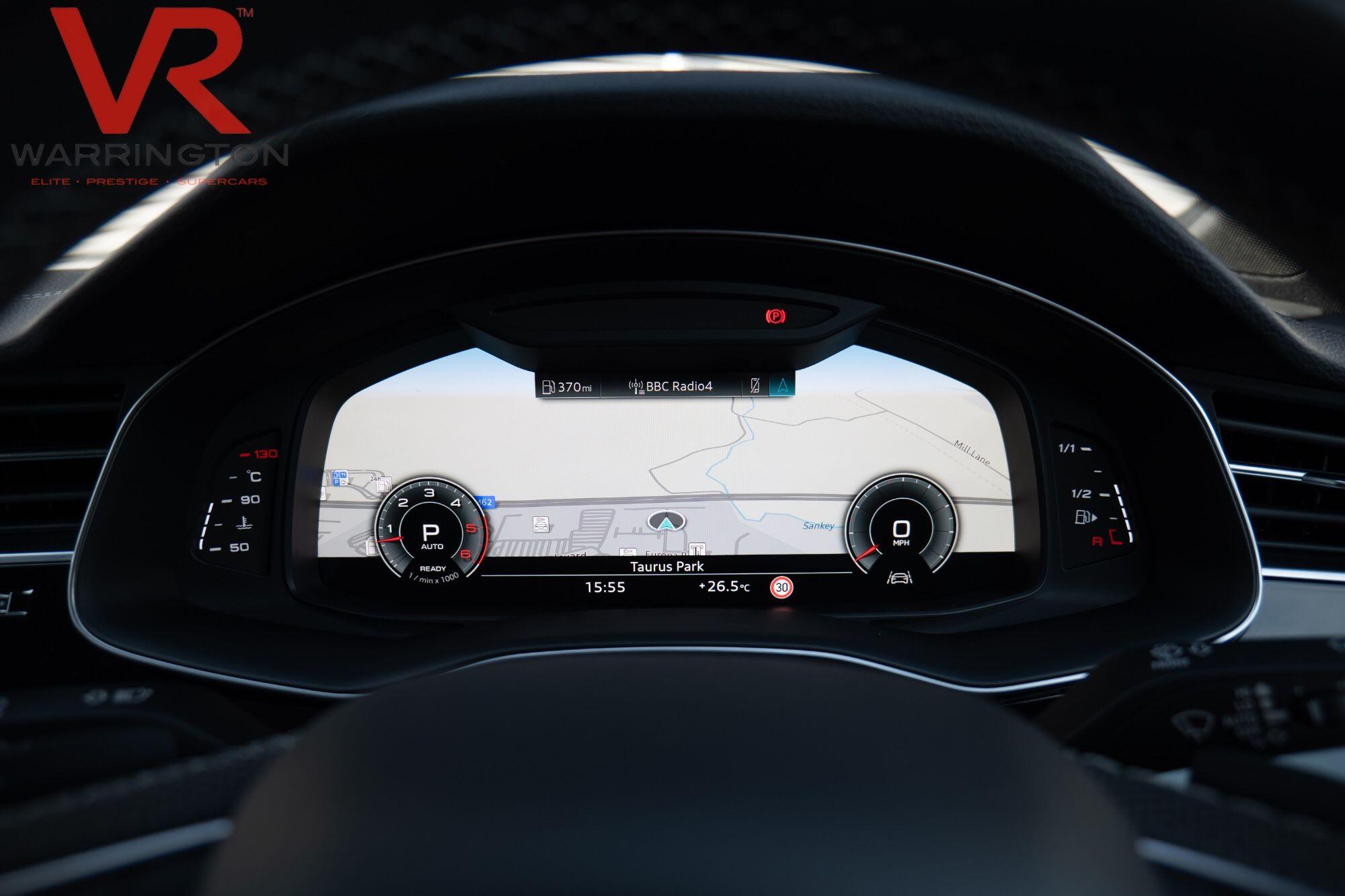 Audi Q7 view 12