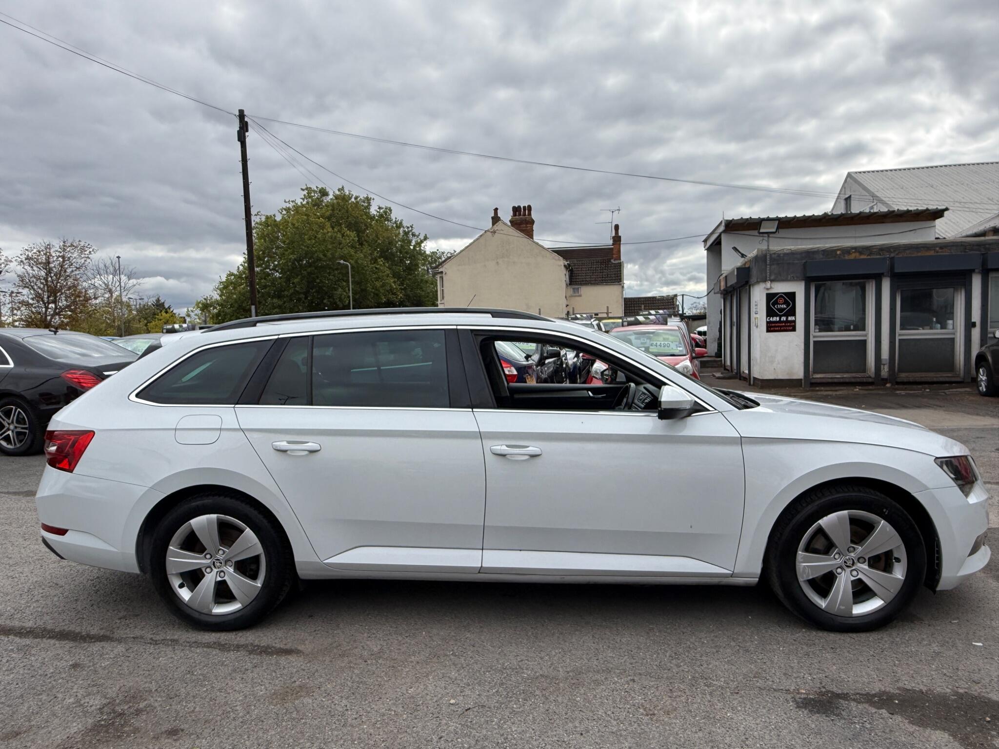 Skoda Superb - Image 19