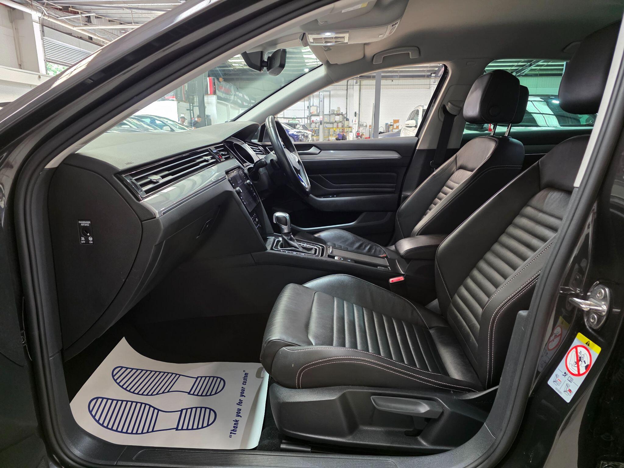 Volkswagen Passat view 26