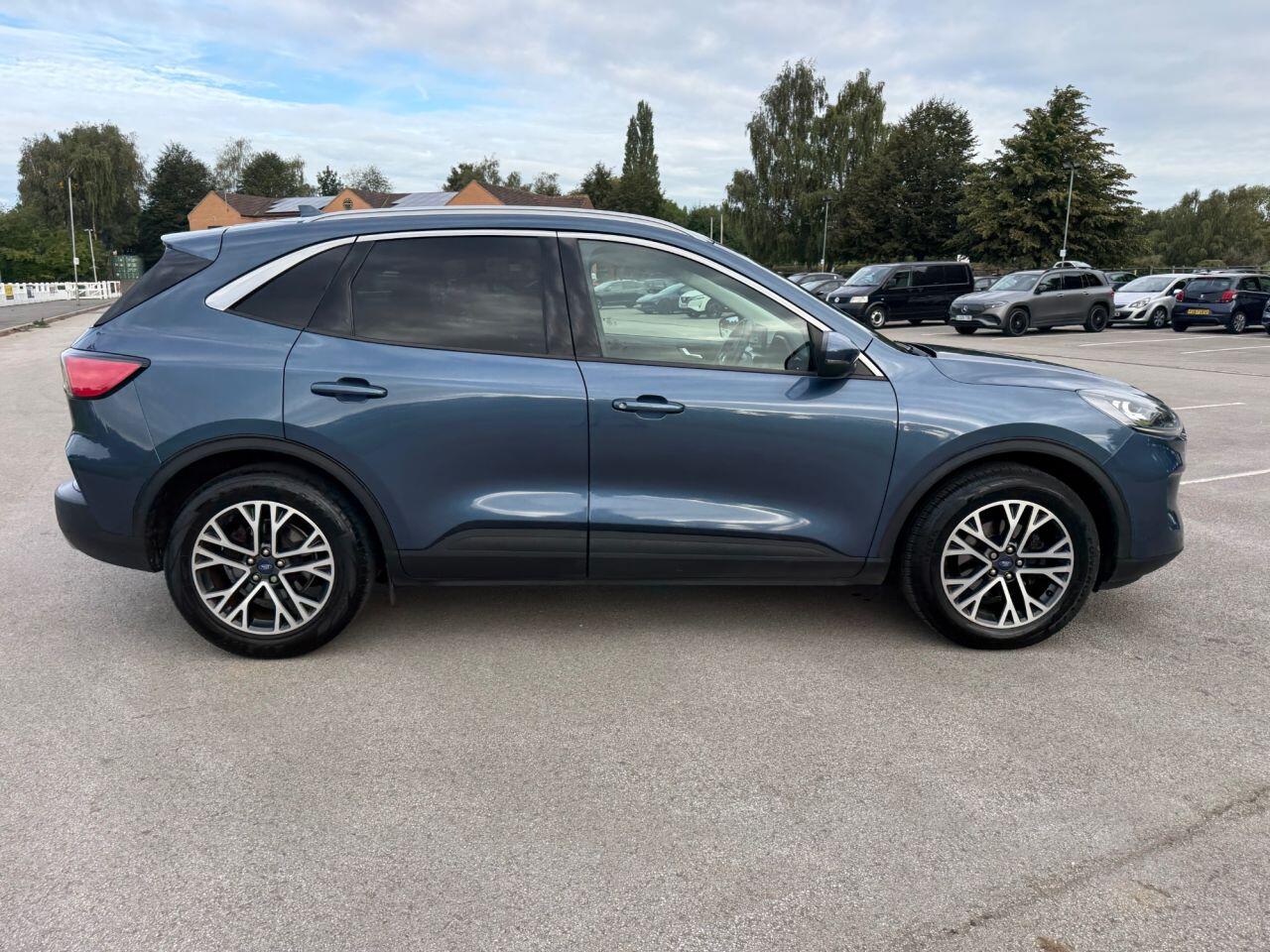 Ford Kuga view 4