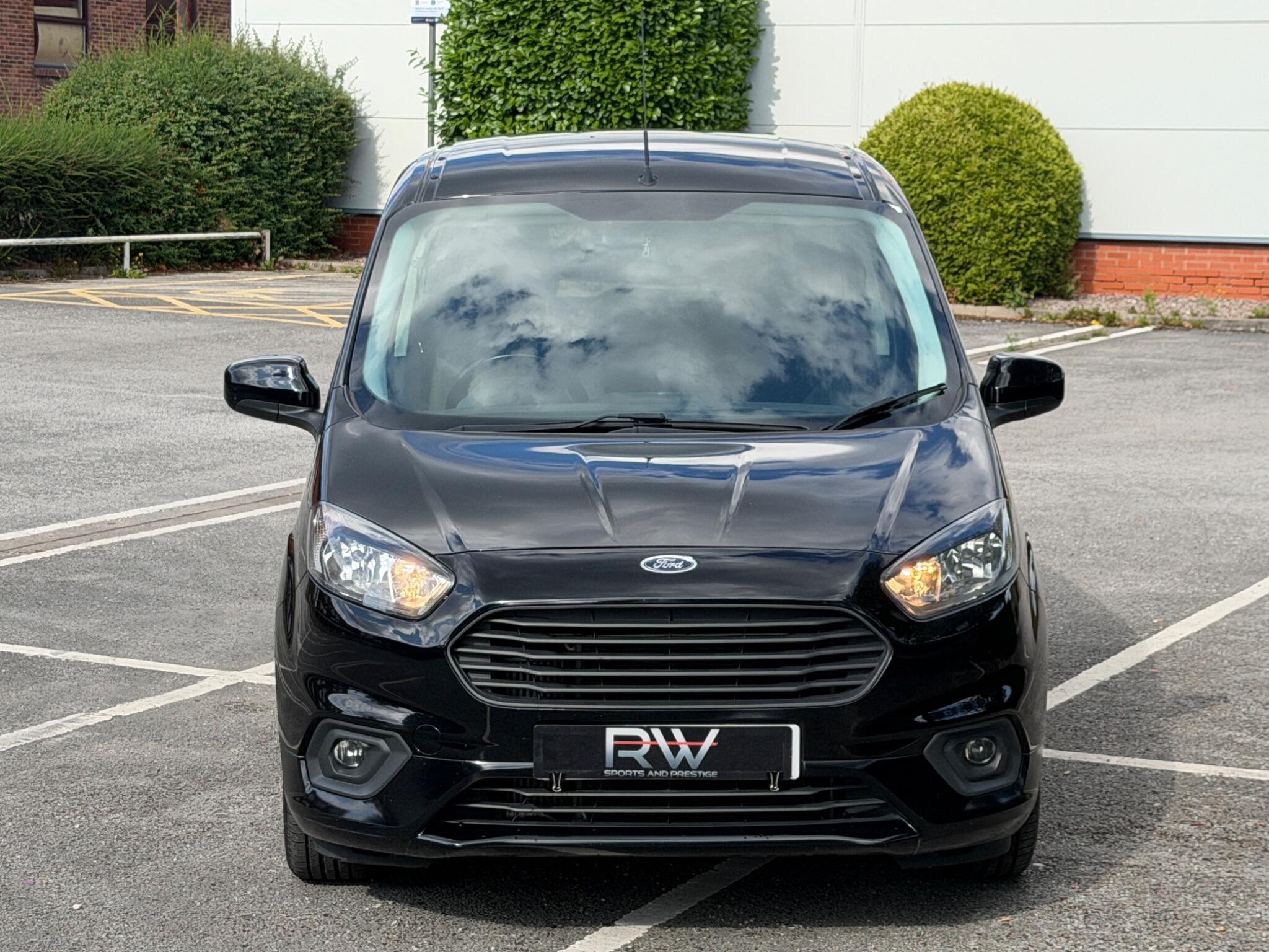 Ford Tourneo Courier view 8