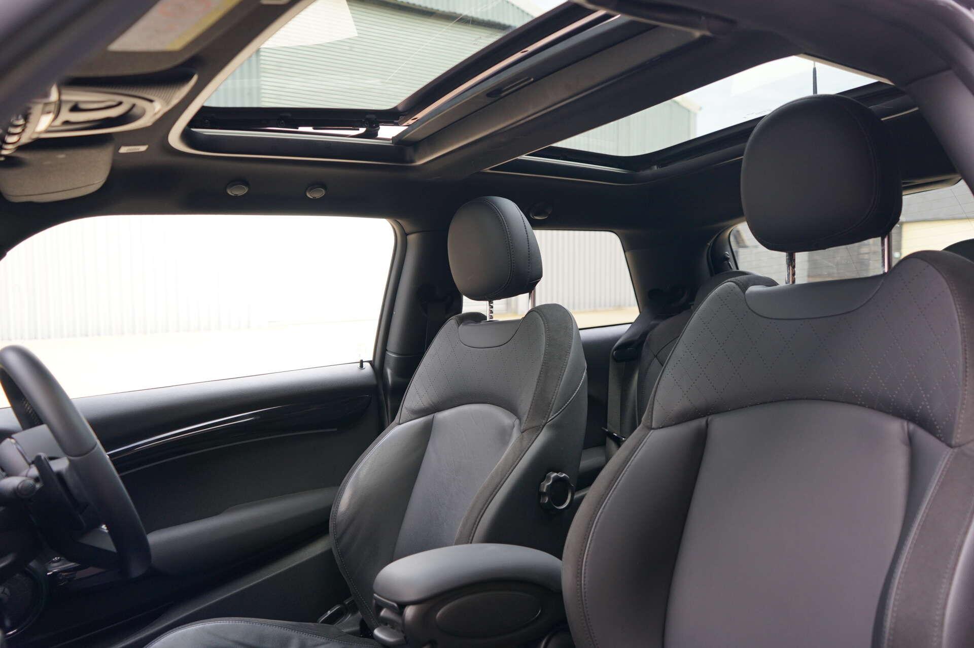Mini Hatch view 10