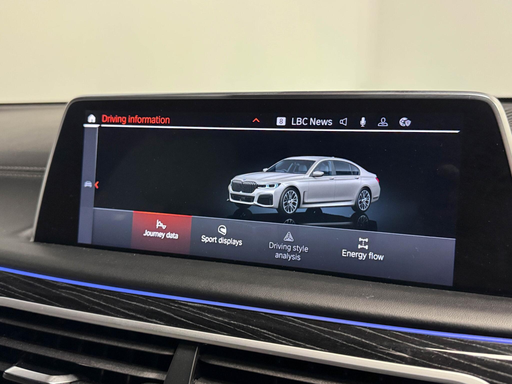 BMW 7 Series view 42