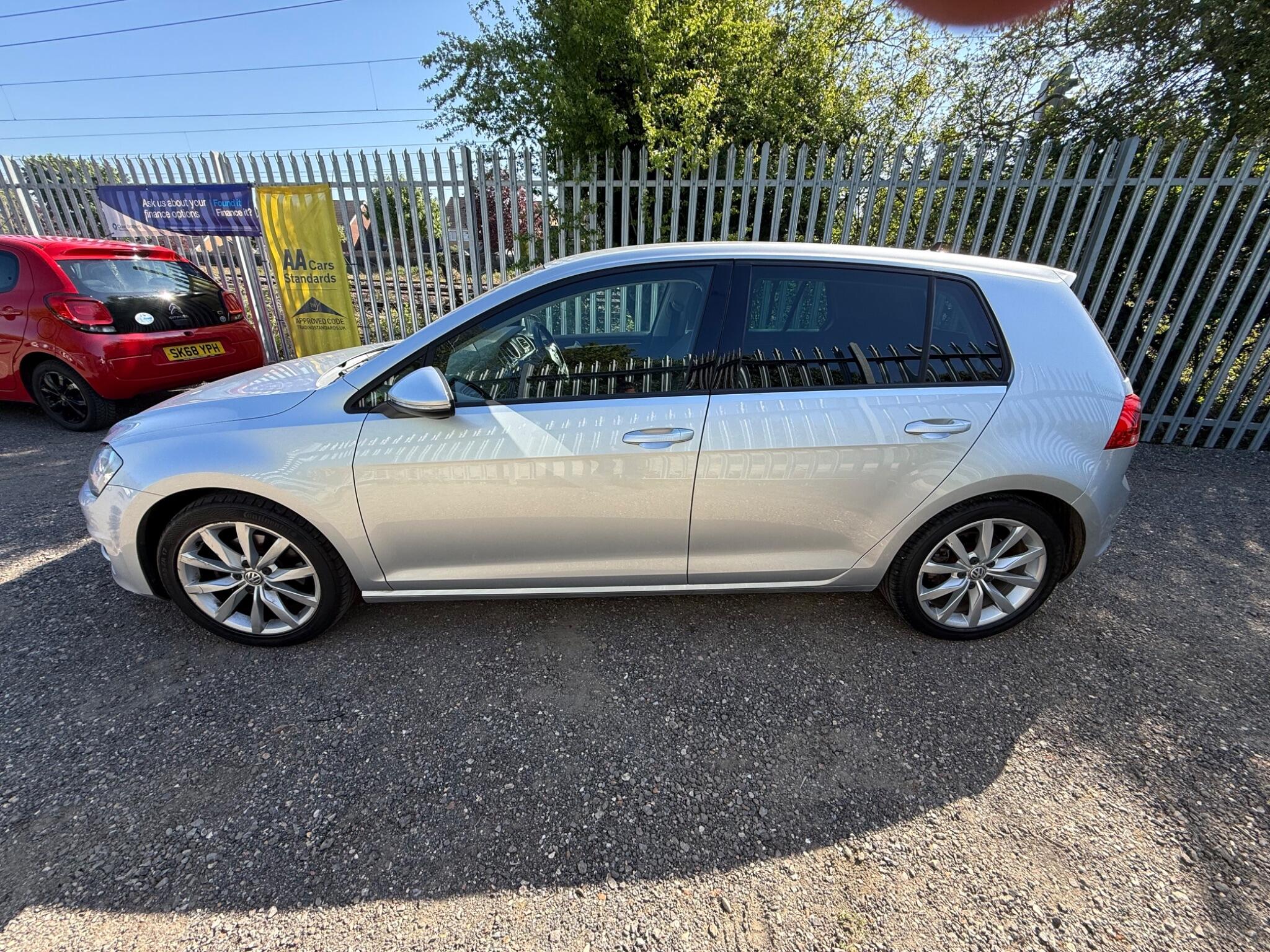 2014 Volkswagen Golf image 5