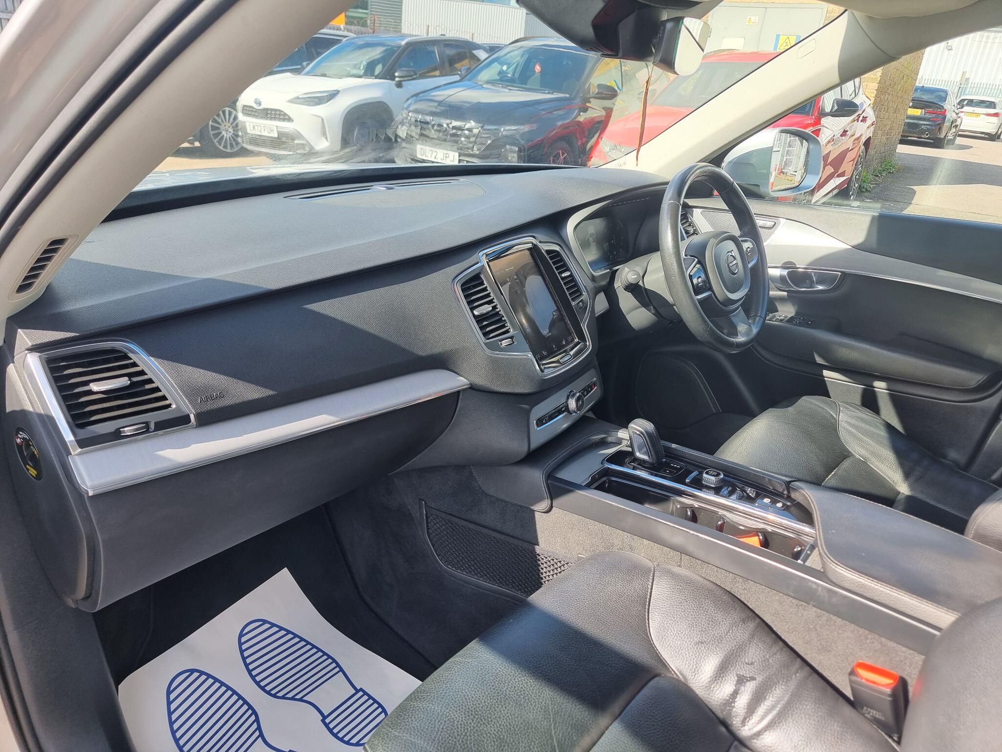 Volvo XC90 view 25
