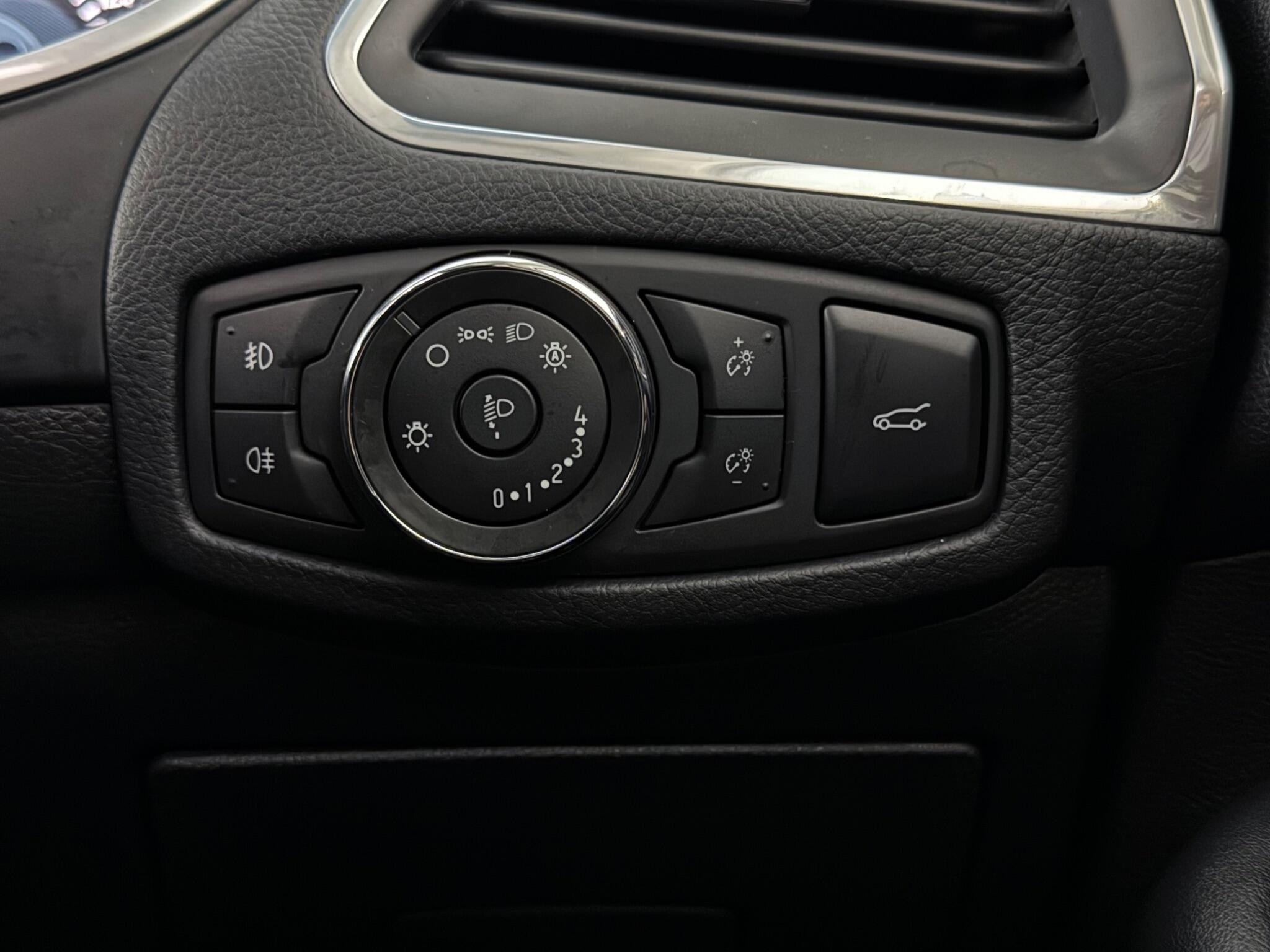 Ford Edge view 17