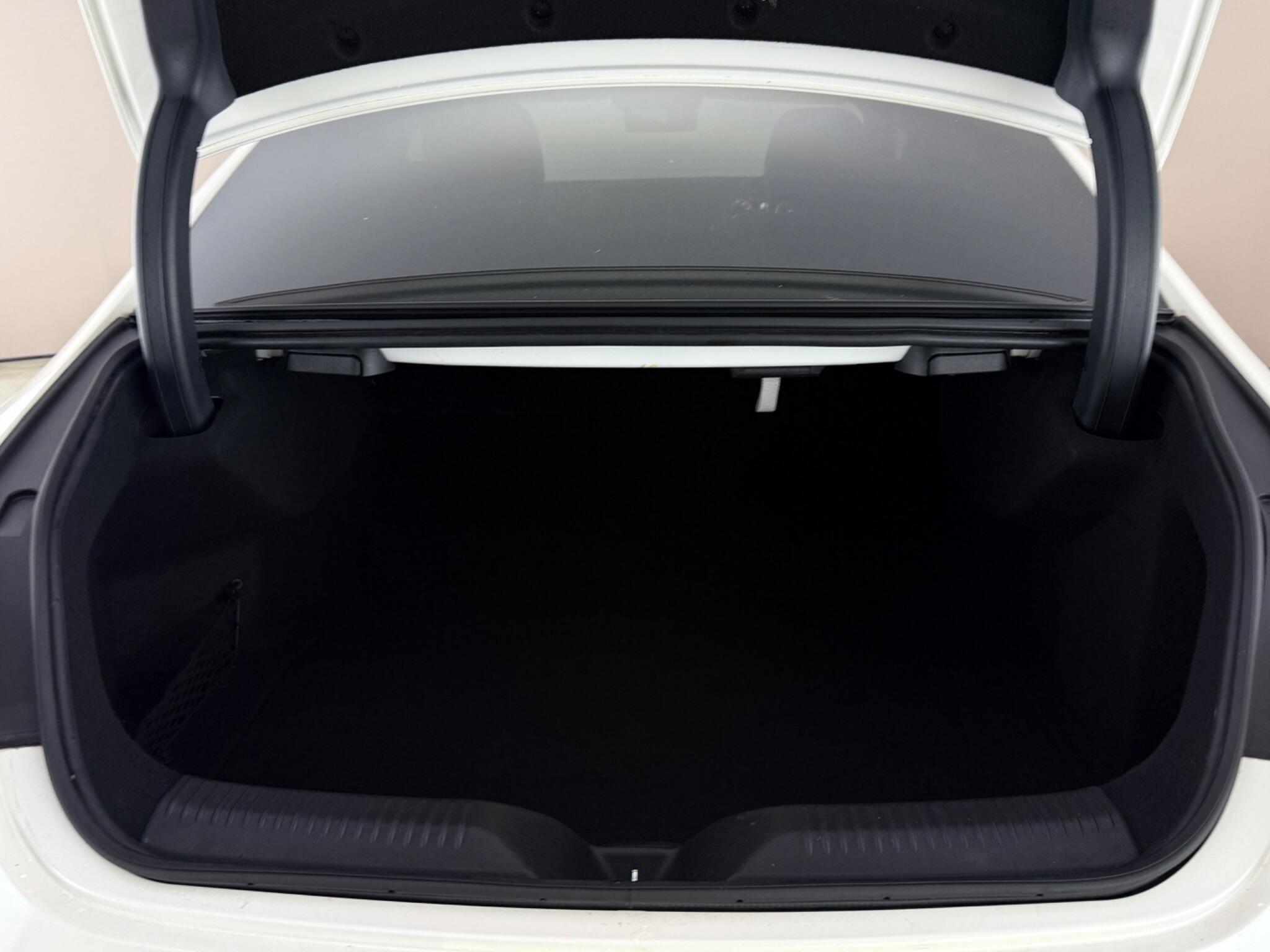 Mercedes-Benz CLS view 10