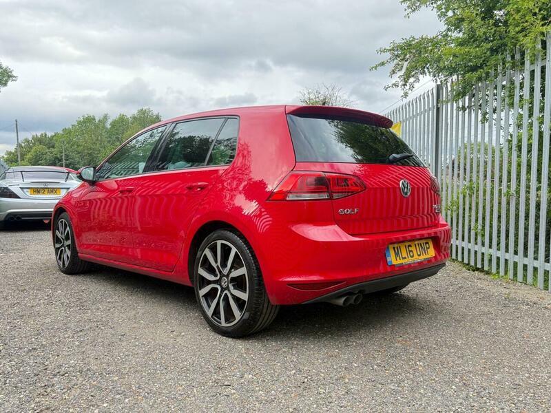 2016 Volkswagen Golf image 9