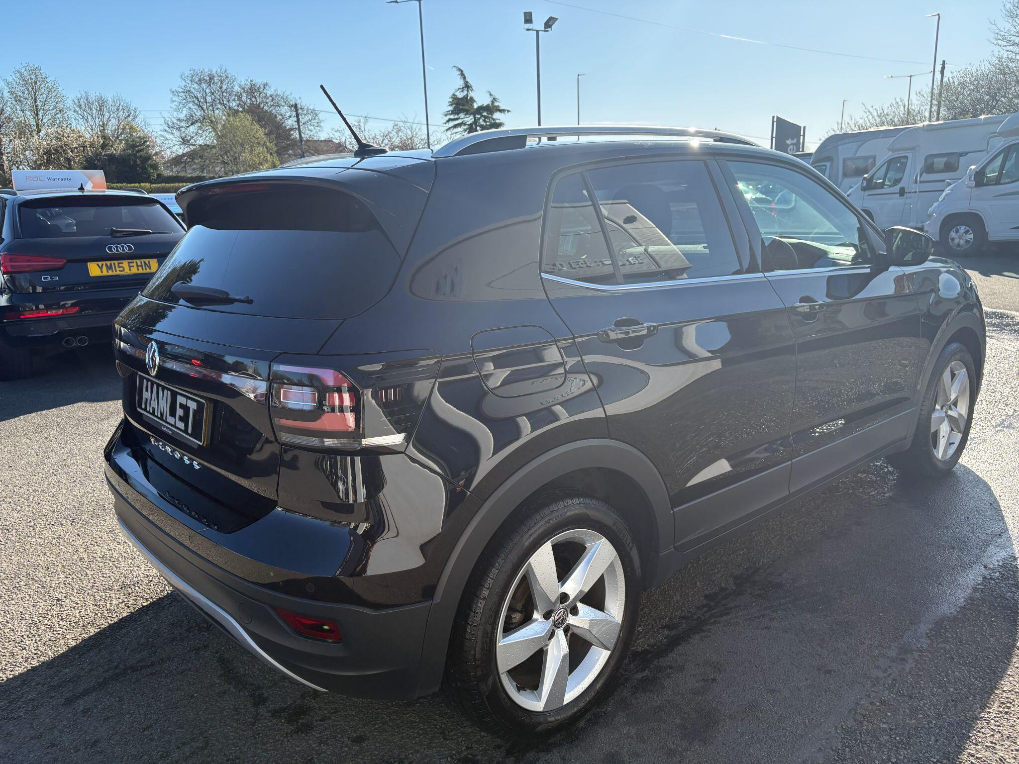 Volkswagen T-Cross view 6