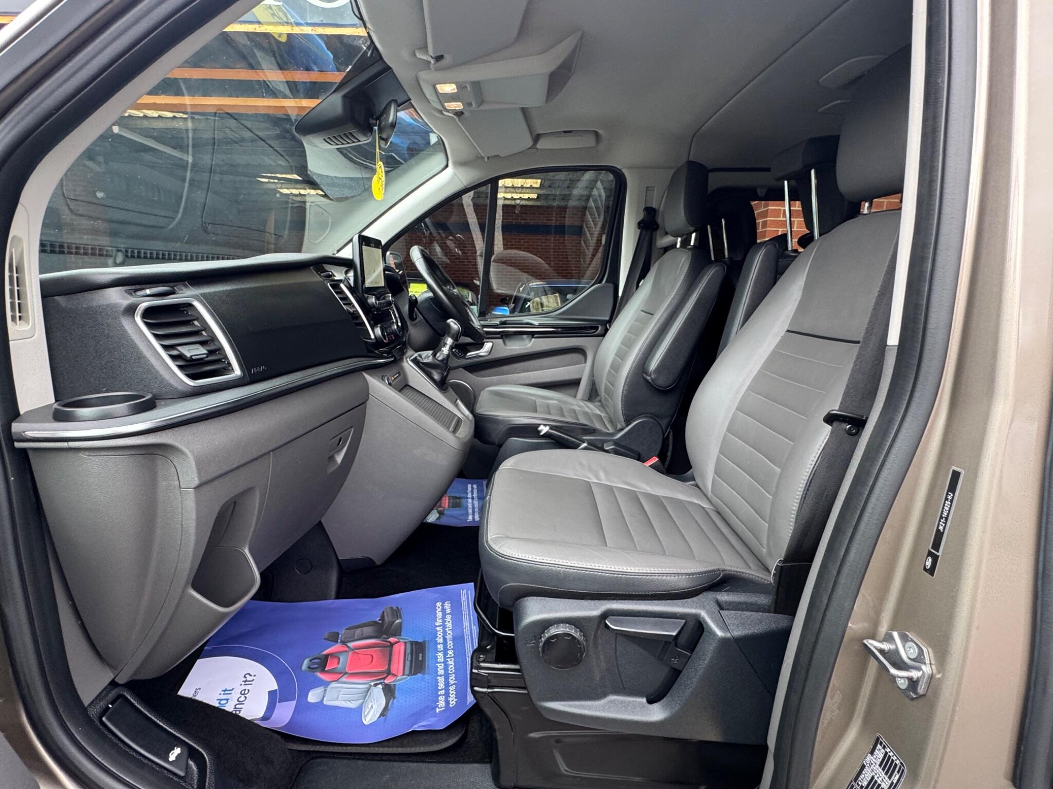 Ford Tourneo Custom view 6