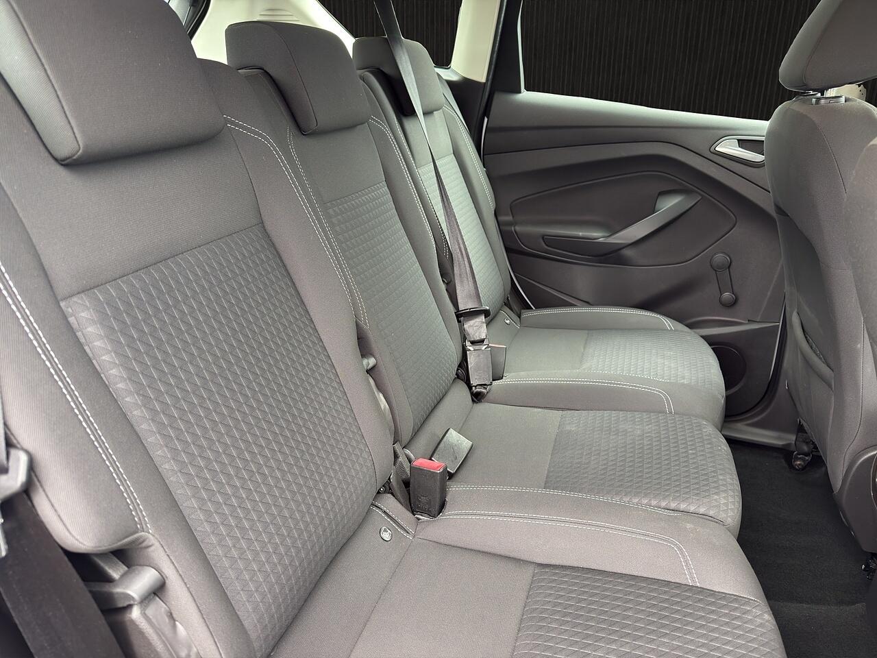 Ford C-Max view 17