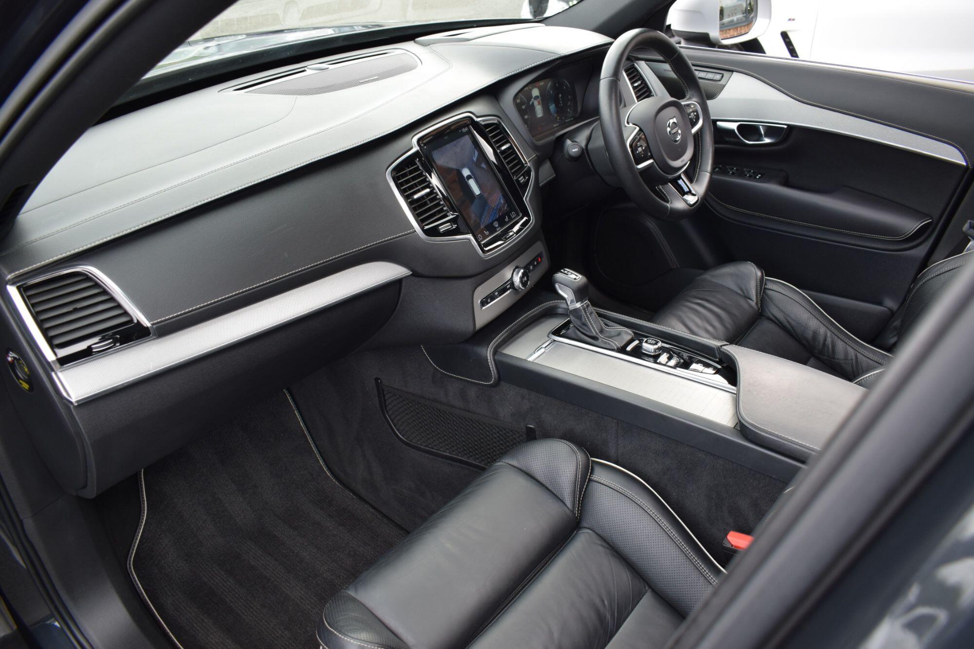 Volvo XC90 view 33