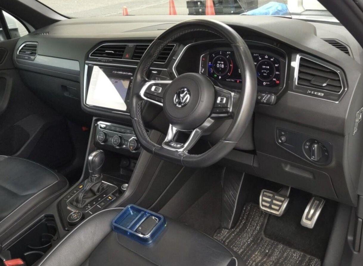 Volkswagen Tiguan view 4