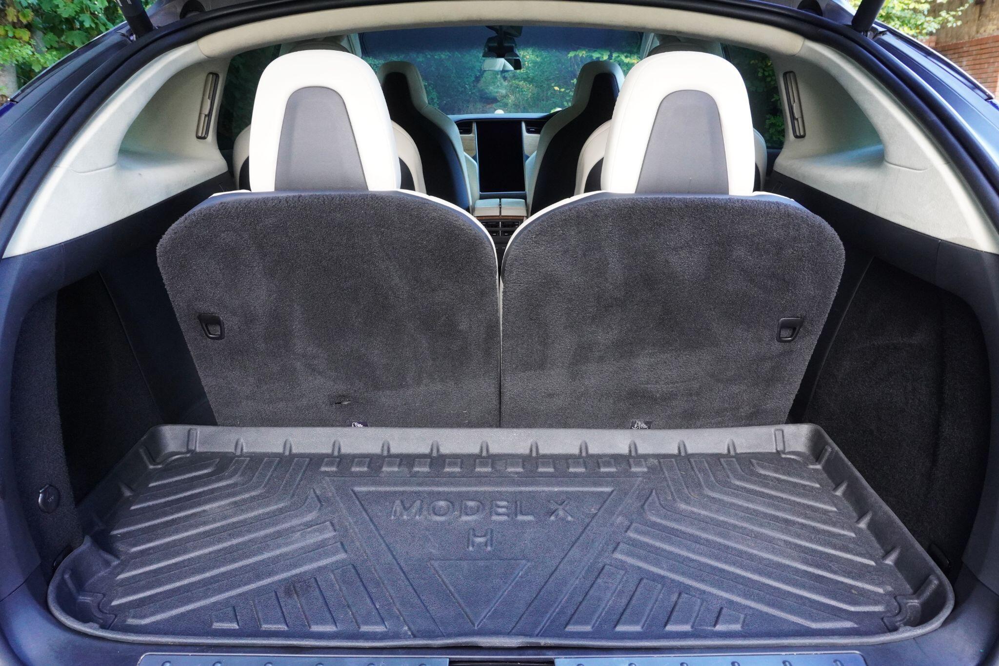 Tesla Model X view 80